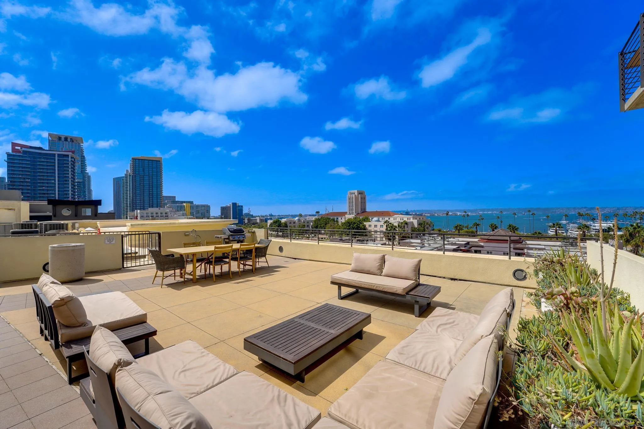 https://cdn.realtyfeed.com/cdn/127/260023370/7d732f99bf2813794fe5c5043815a616.webp