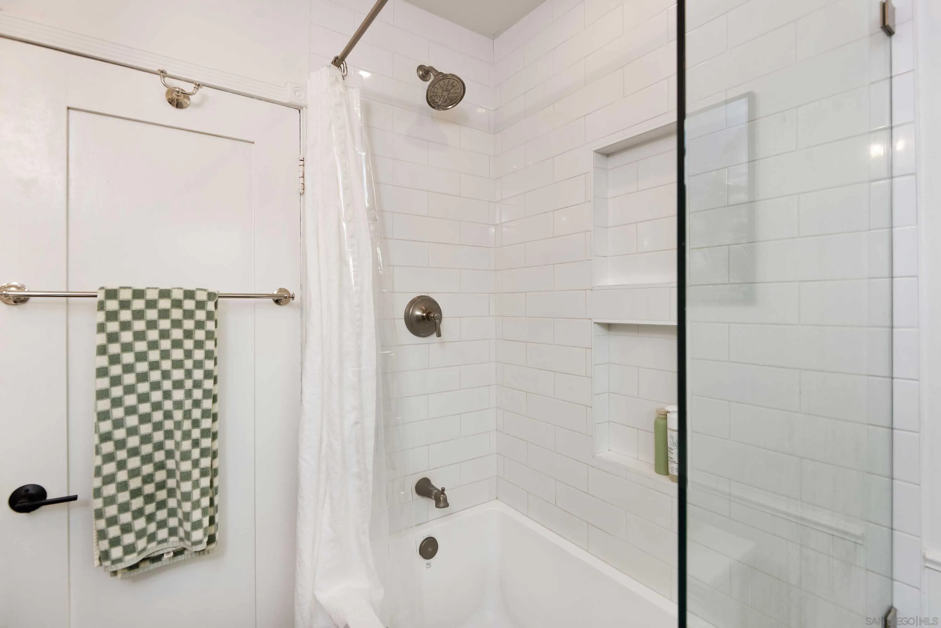 https://cdn.realtyfeed.com/cdn/127/260023371/2400ae3b2b8da9e634c96d333630245c.webp
