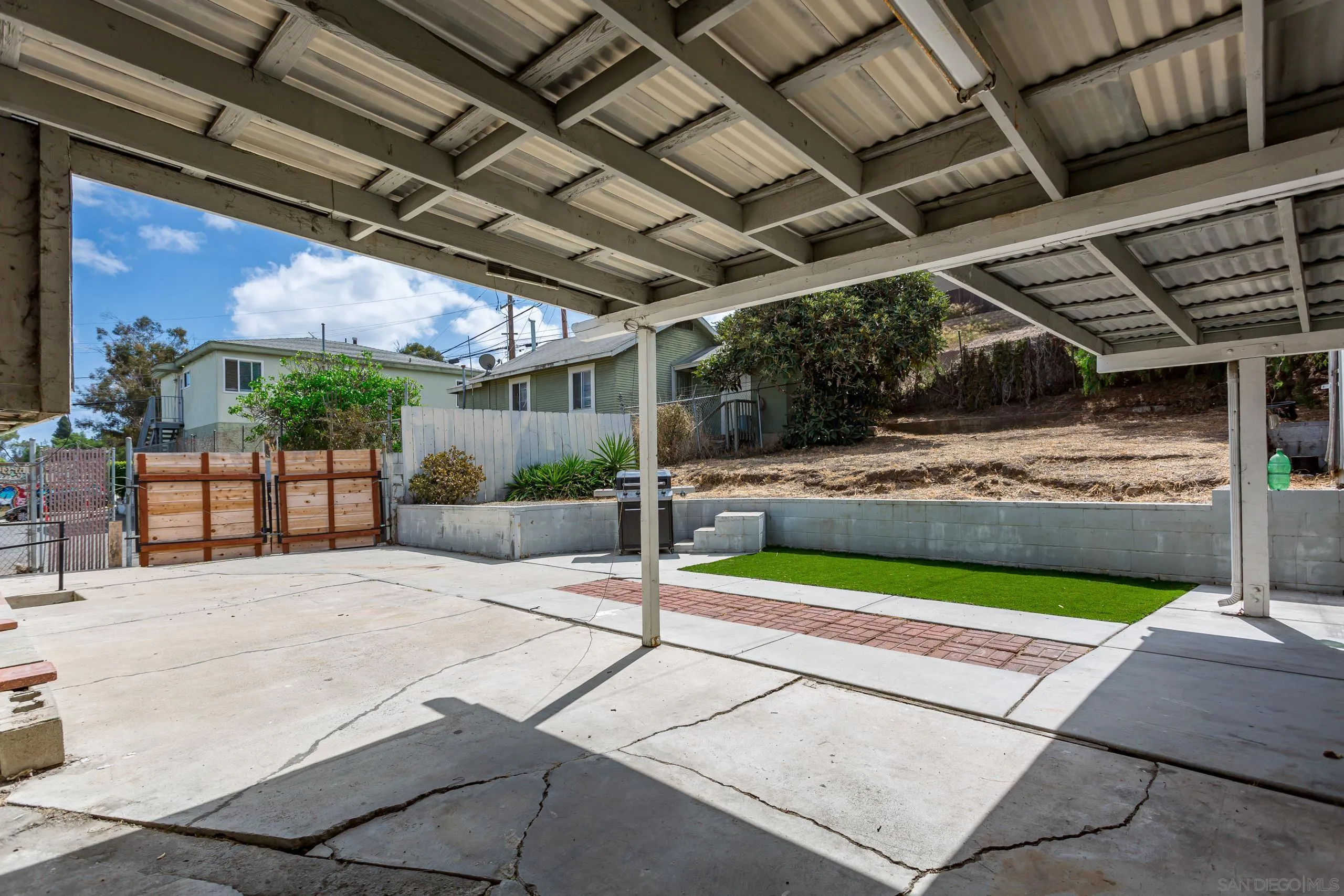 https://cdn.realtyfeed.com/cdn/127/260023376/30b09884806116aa3880666647dea84d.webp