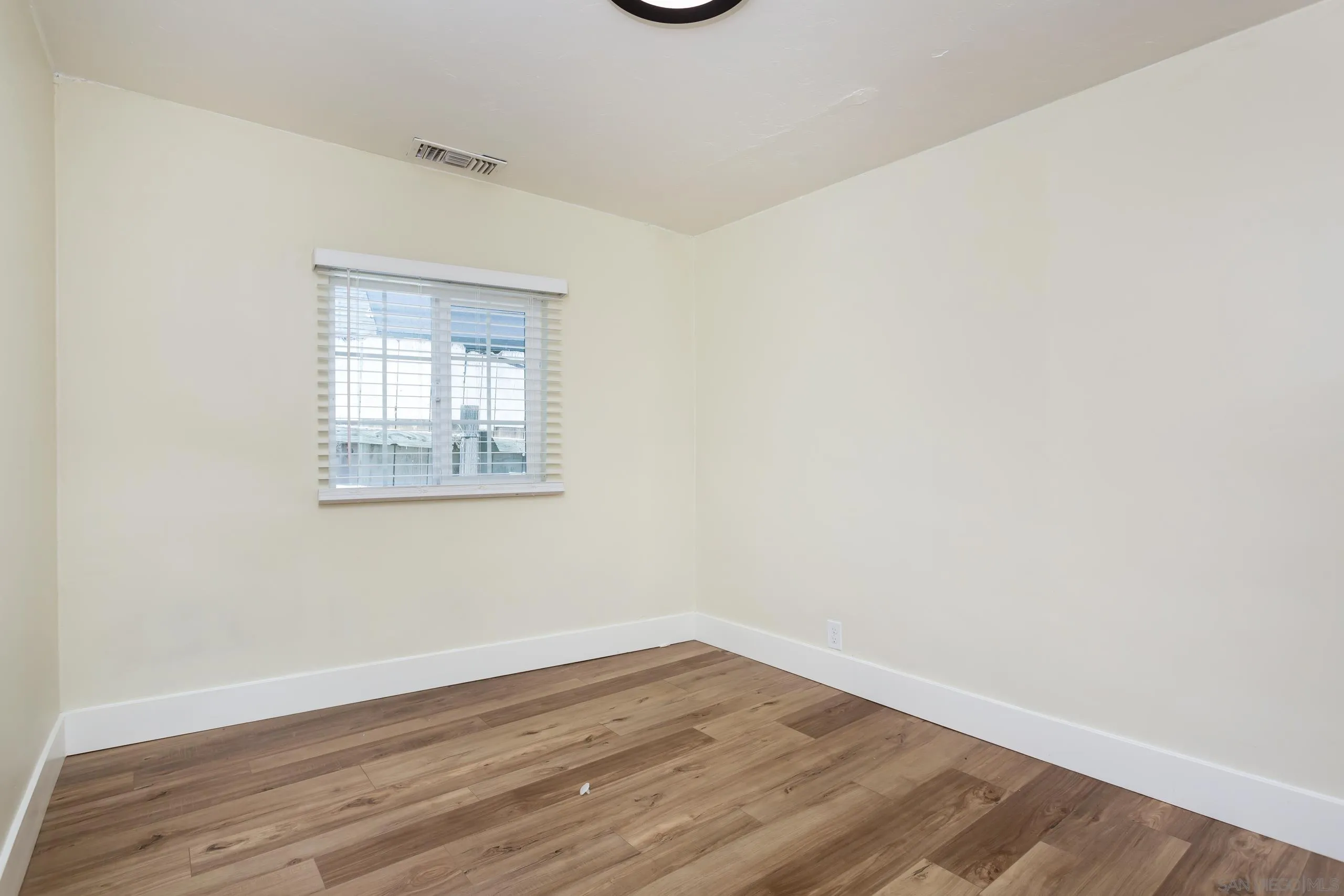 https://cdn.realtyfeed.com/cdn/127/260023376/a5125c5365b1a9ef886257ca6c8841a2.webp