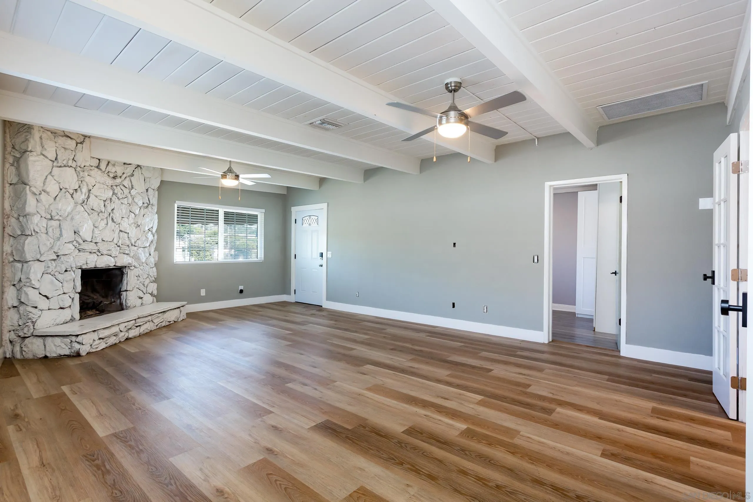 https://cdn.realtyfeed.com/cdn/127/260023376/aeb91ef8cd004d04788592db2e7a215f.webp