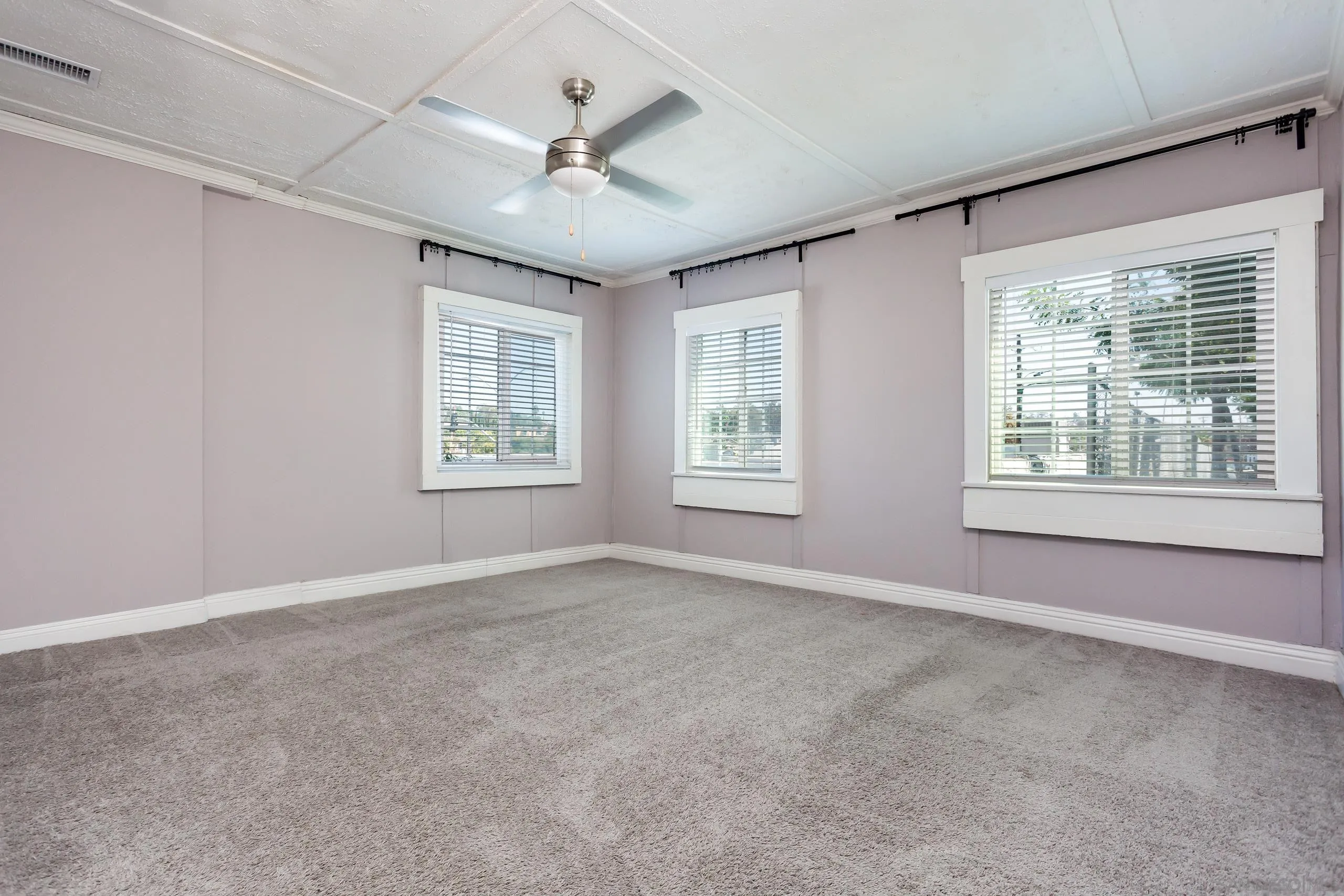https://cdn.realtyfeed.com/cdn/127/260023376/fa7dbcefab11e3053f481df9e03d04b0.webp