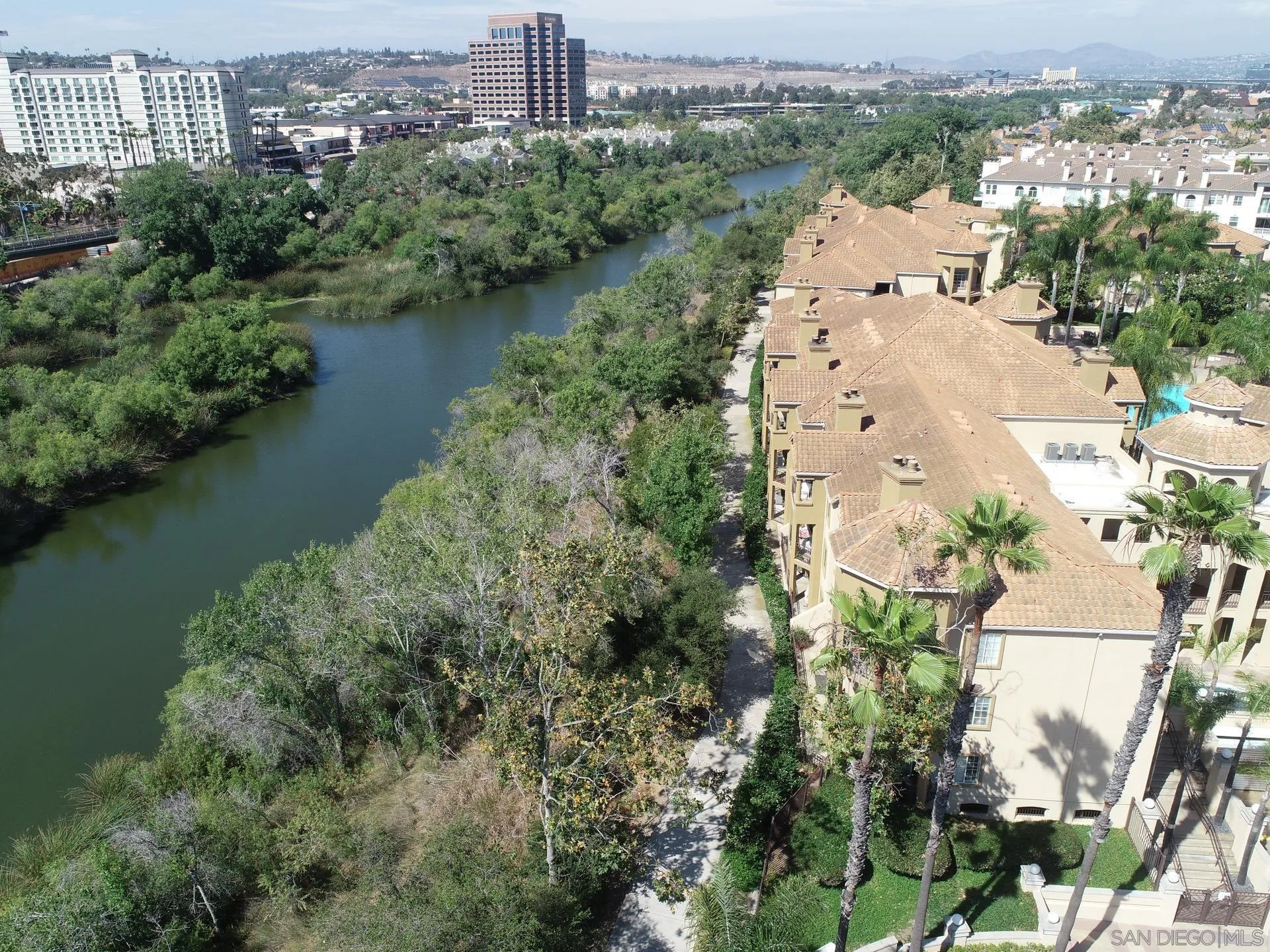 https://cdn.realtyfeed.com/cdn/127/260023379/c627bcd27e807c764f681fc38cc1e0e0.webp