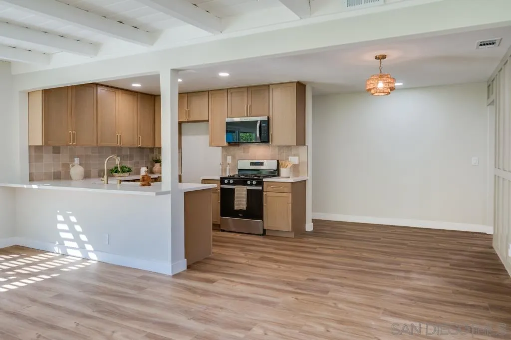https://cdn.realtyfeed.com/cdn/127/260023382/5a1f1b7227a27c37f8ce6417e6f480fe.webp