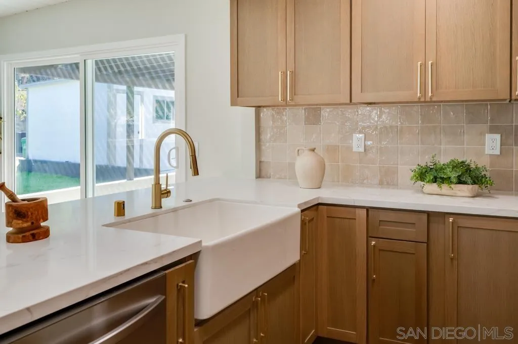 https://cdn.realtyfeed.com/cdn/127/260023382/645b2ed8f38bc98f3c54842e466622ba.webp