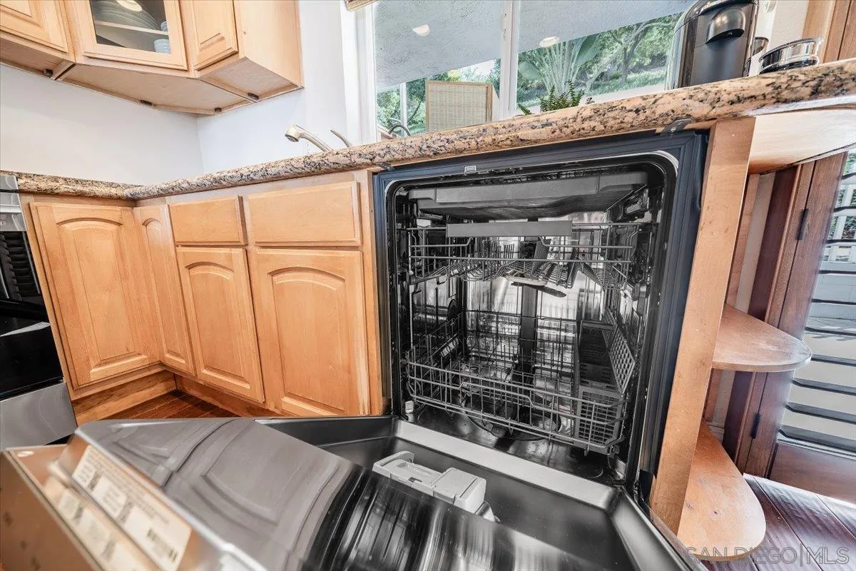 https://cdn.realtyfeed.com/cdn/127/260023383/464bfab826c7878340a7f34f12f14592.webp