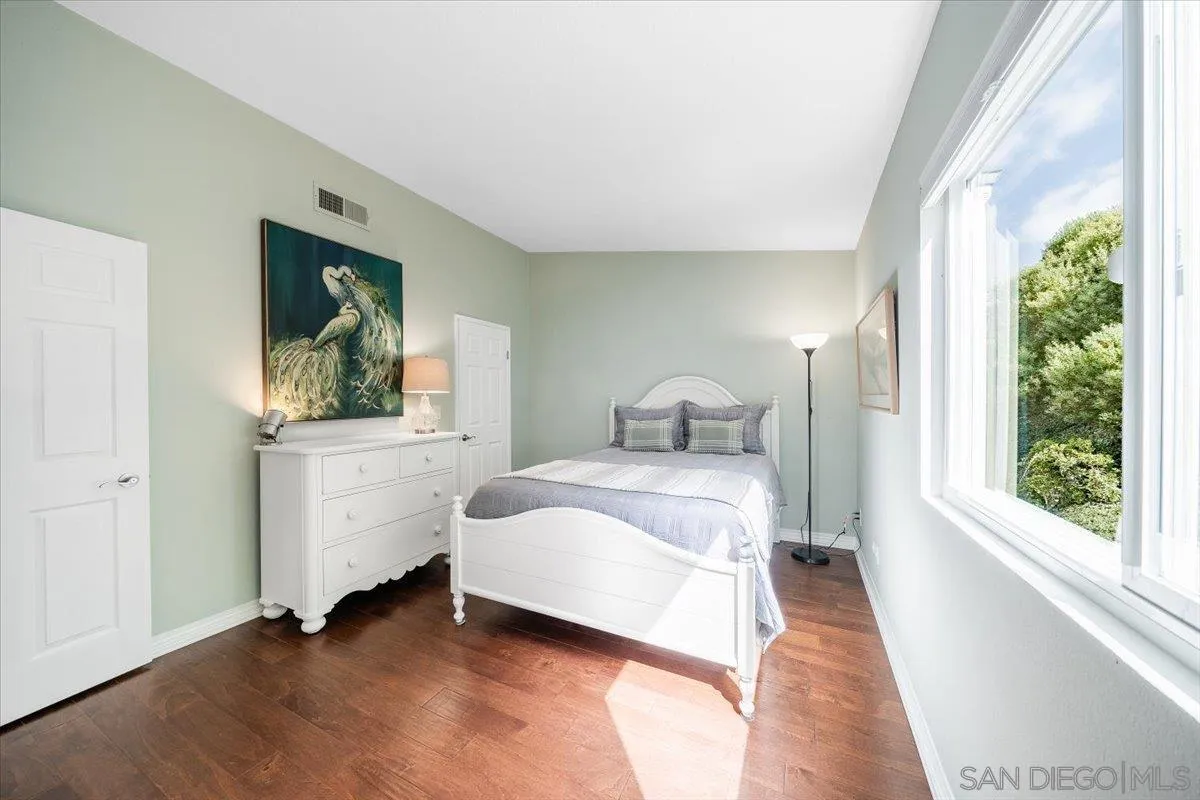 https://cdn.realtyfeed.com/cdn/127/260023383/5c832ec2553799b1f666e0de46f0735b.webp