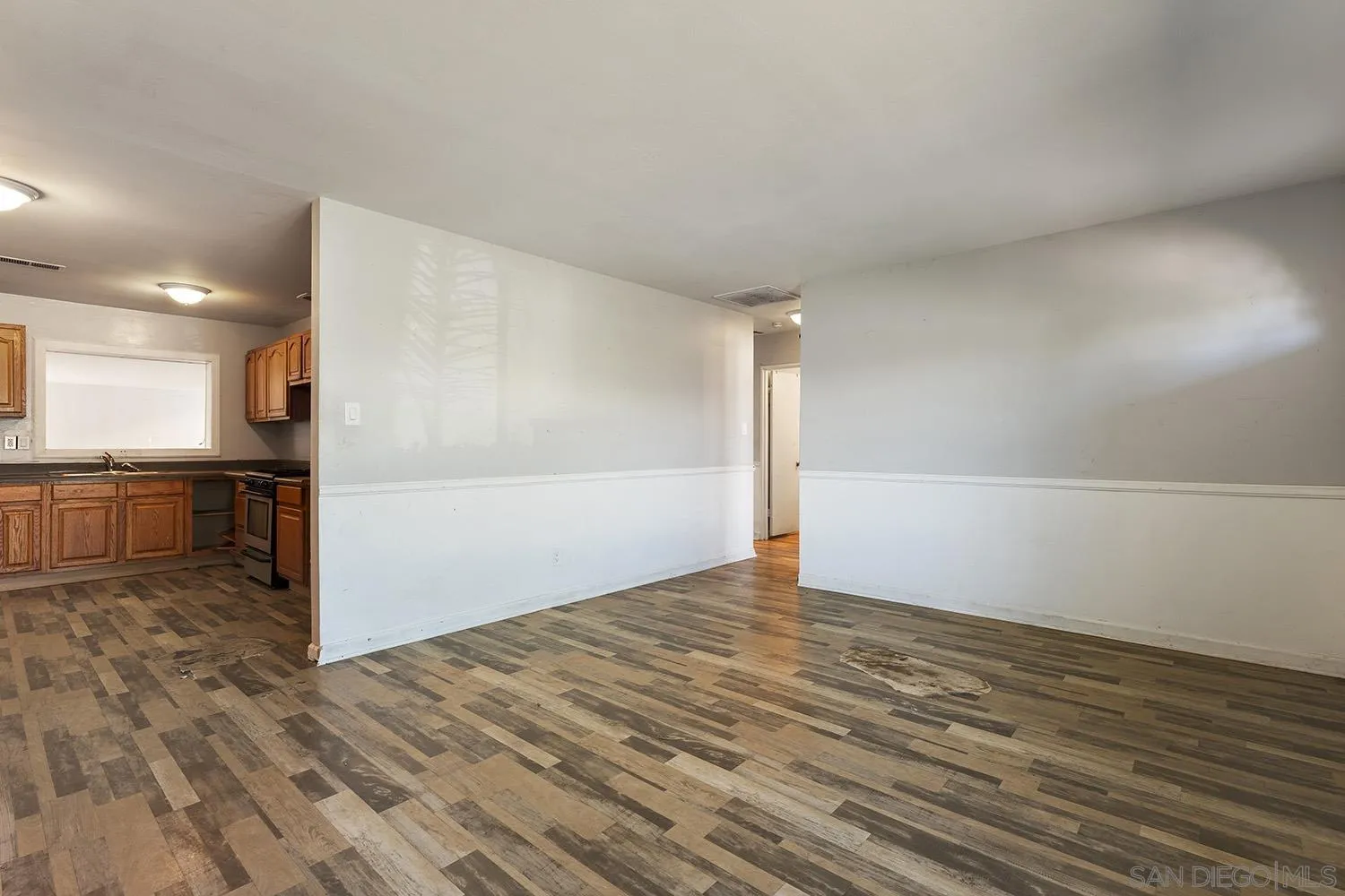 https://cdn.realtyfeed.com/cdn/127/260023385/29b1cde6c3bf14180917672f7dfc87e9.webp