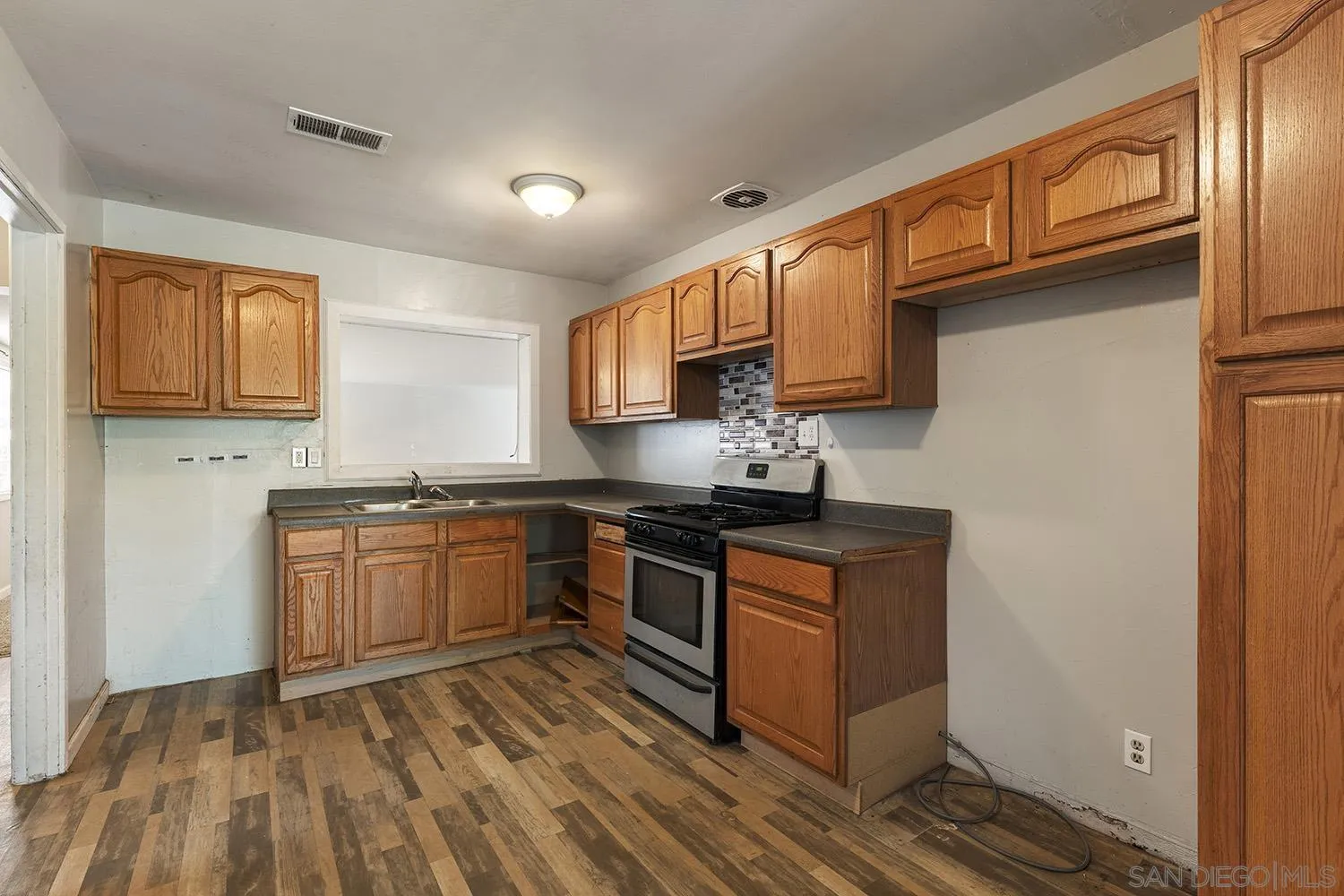 https://cdn.realtyfeed.com/cdn/127/260023385/8dde08c8bbb19b9d1e112dc551fa7603.webp