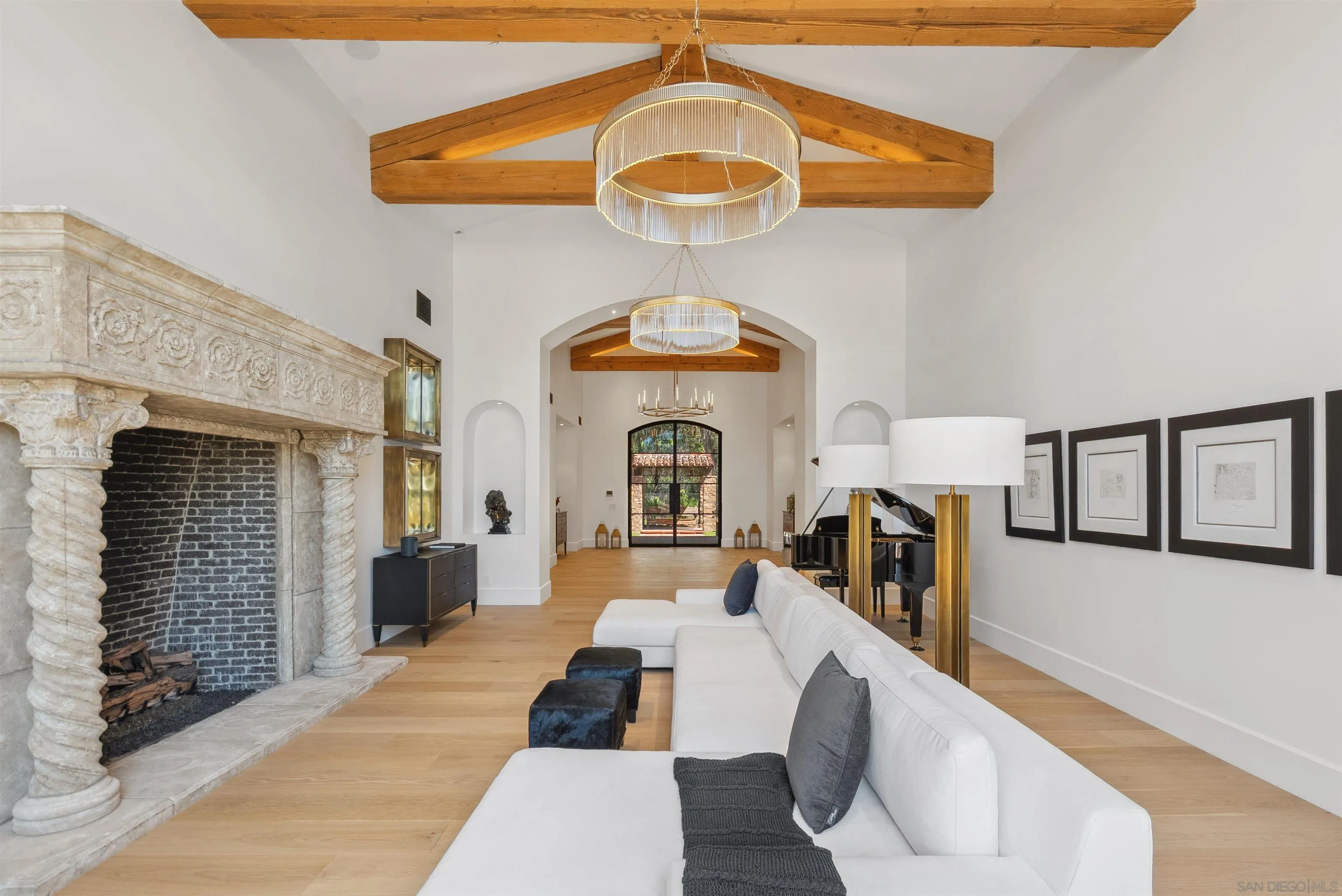 https://cdn.realtyfeed.com/cdn/127/260023387/1d78e5b687b90a42aeaecbf1709386b1.webp