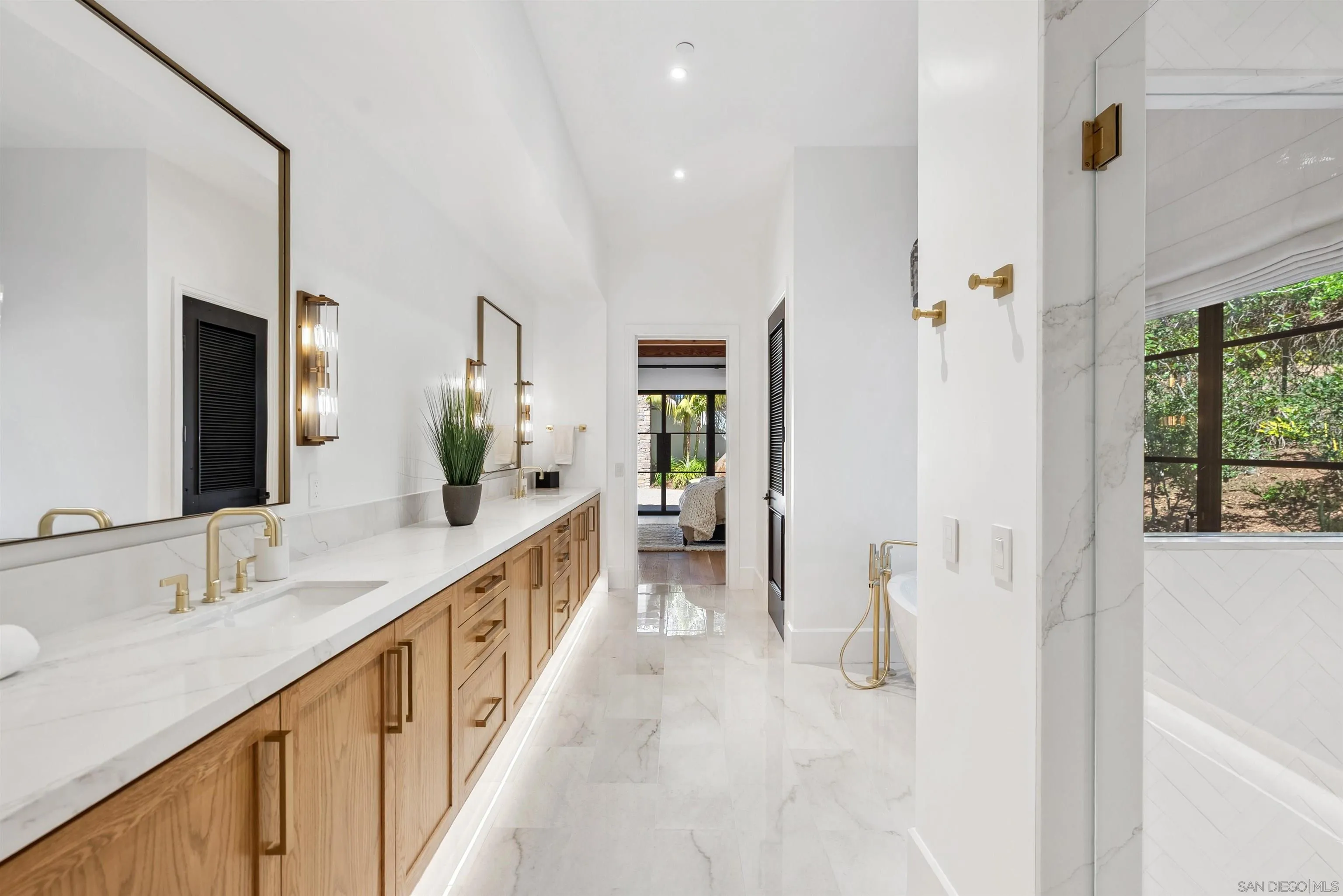 https://cdn.realtyfeed.com/cdn/127/260023387/2f45286318e20507bc2ecf6e723ea831.webp