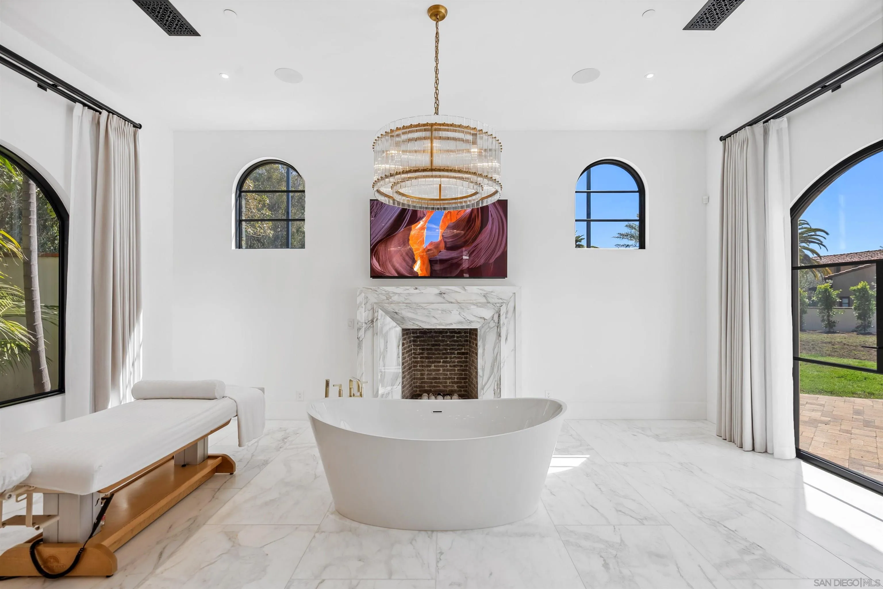 https://cdn.realtyfeed.com/cdn/127/260023387/34b11920460f06438c1ce99ec8098c80.webp