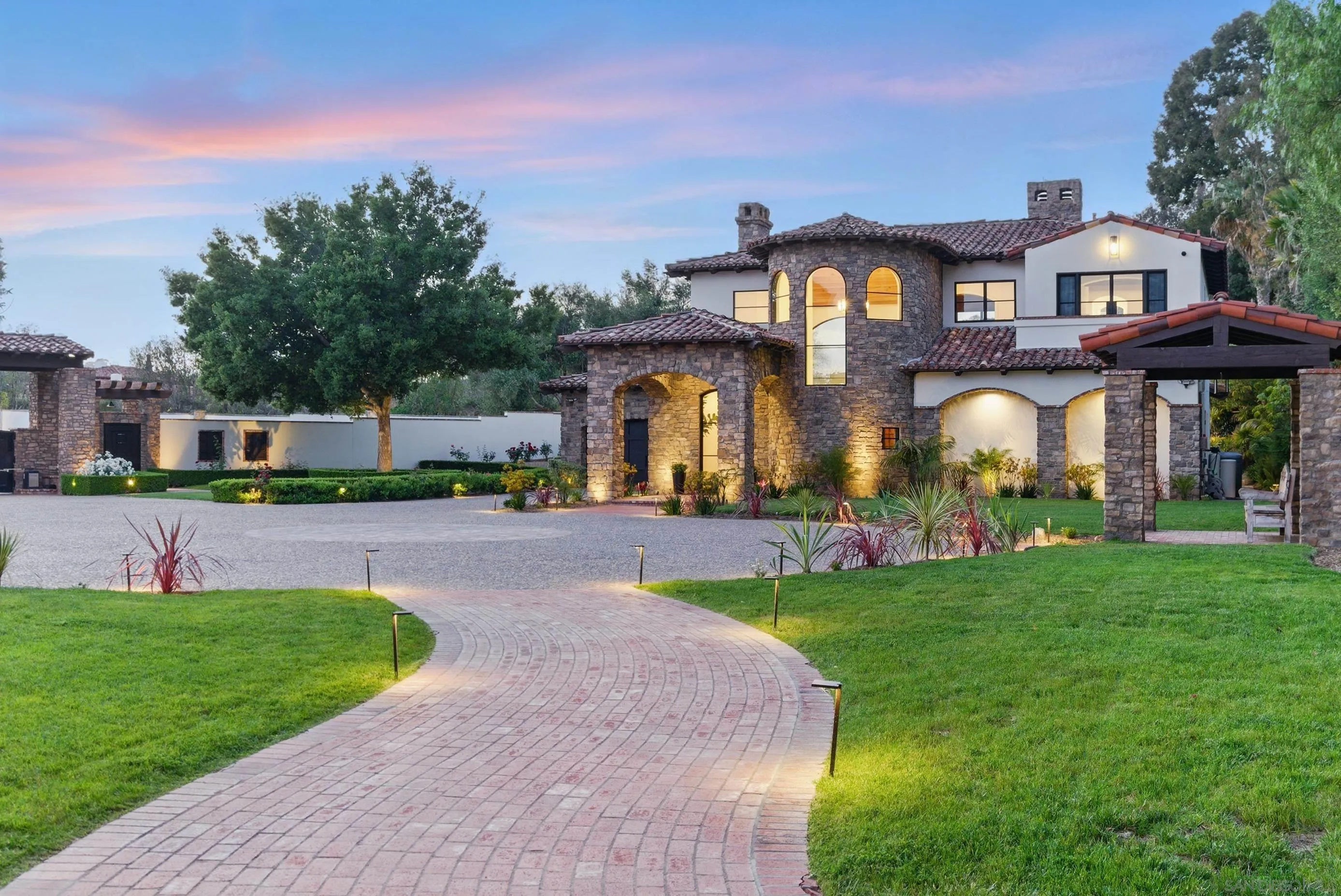 https://cdn.realtyfeed.com/cdn/127/260023387/4a14b810efdc92c43852f6526a53d5e2.webp