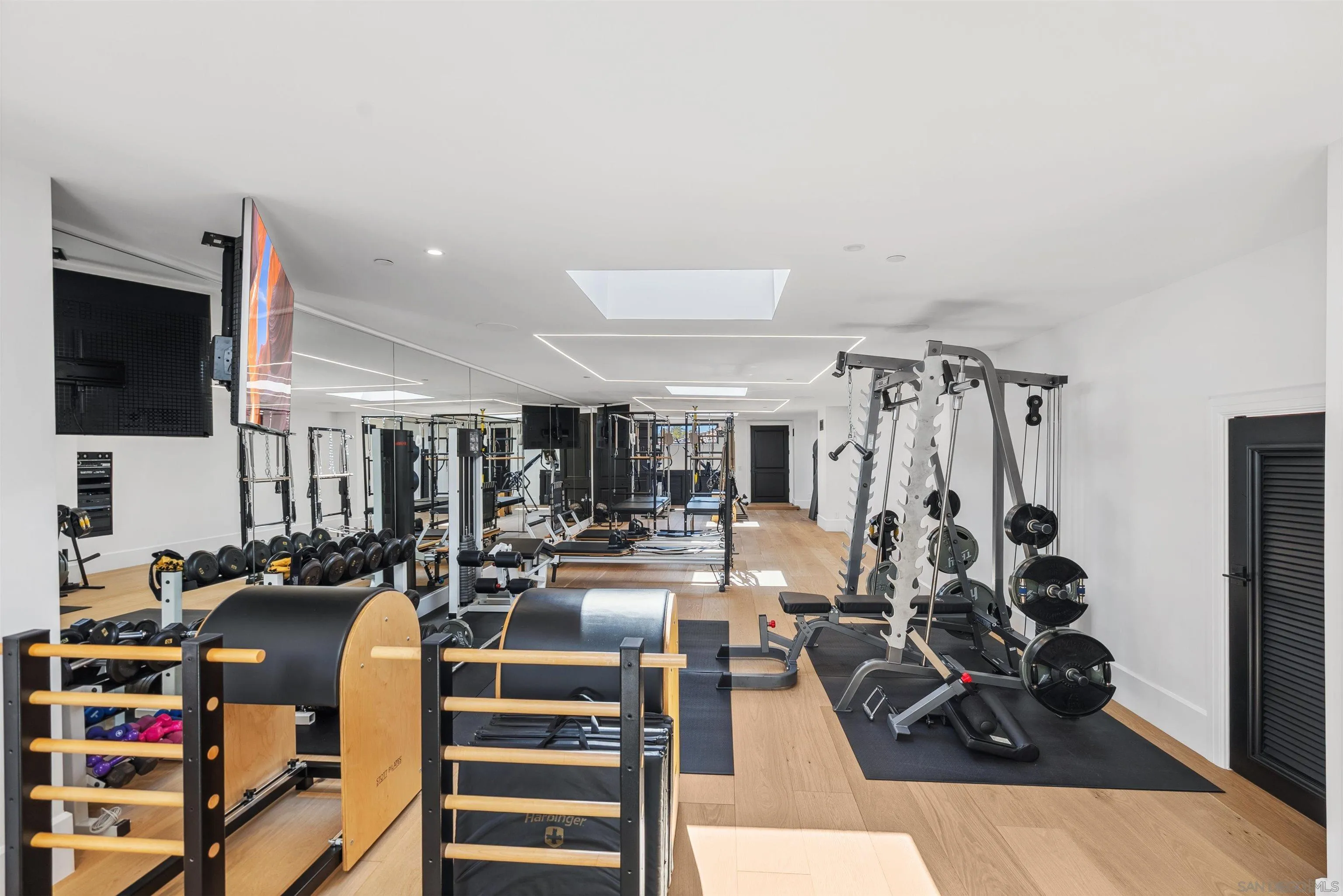 https://cdn.realtyfeed.com/cdn/127/260023387/6a8420ef8578f9d2cd35a713ac608cc7.webp
