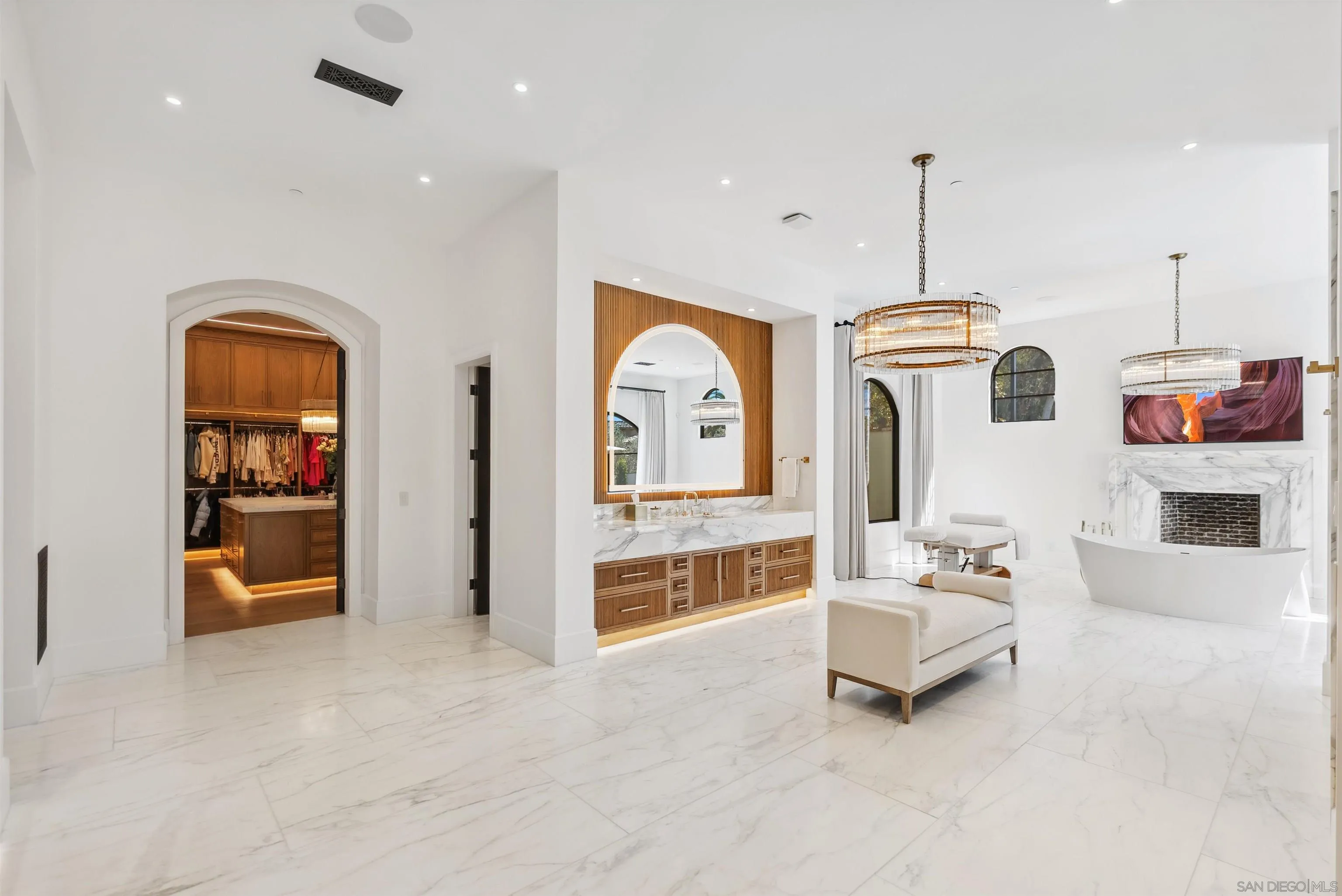 https://cdn.realtyfeed.com/cdn/127/260023387/995ab3a5800f42b116d3e1c0bce4151c.webp