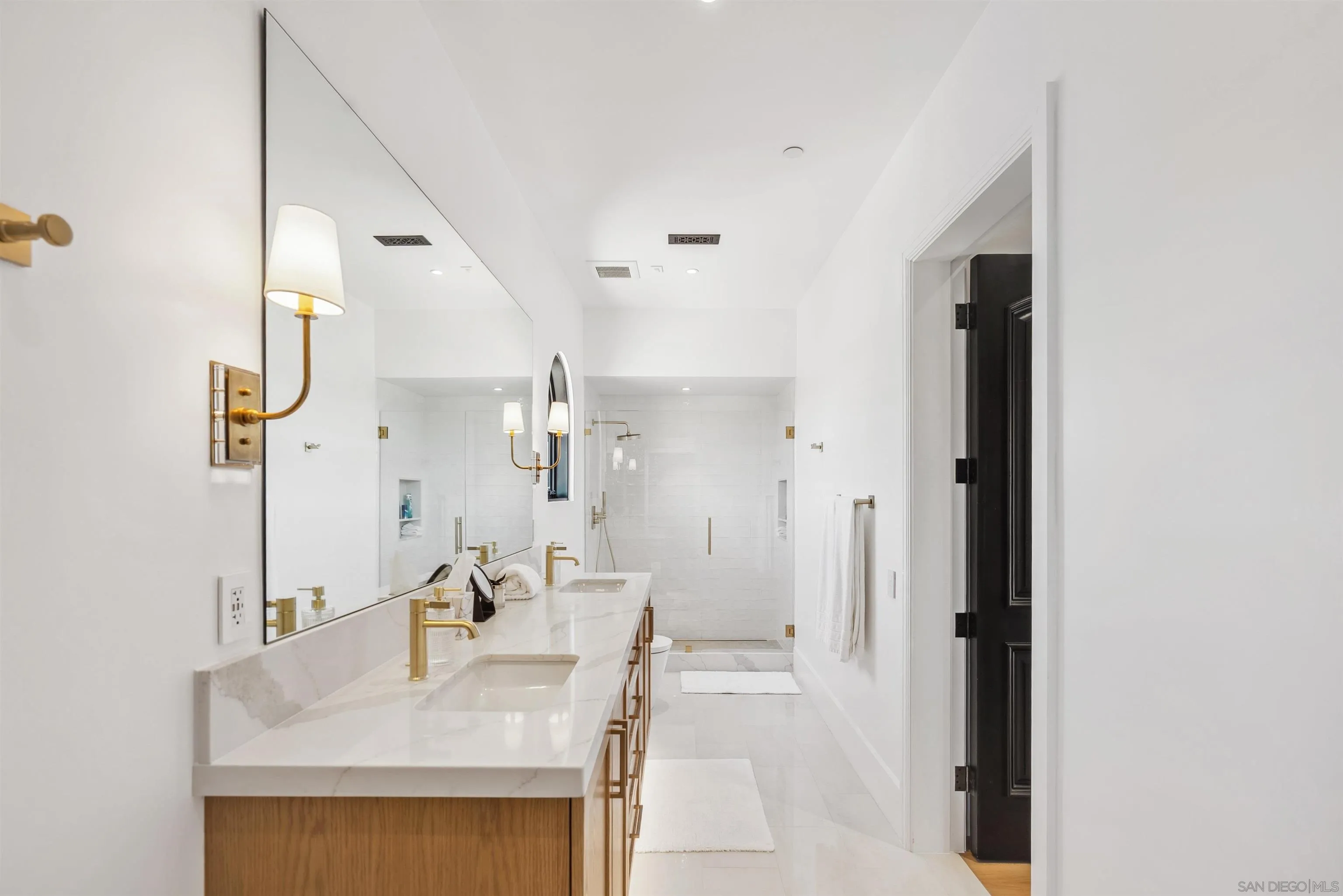 https://cdn.realtyfeed.com/cdn/127/260023387/9b58fdc9444411007ffbcf7ad432e7b8.webp
