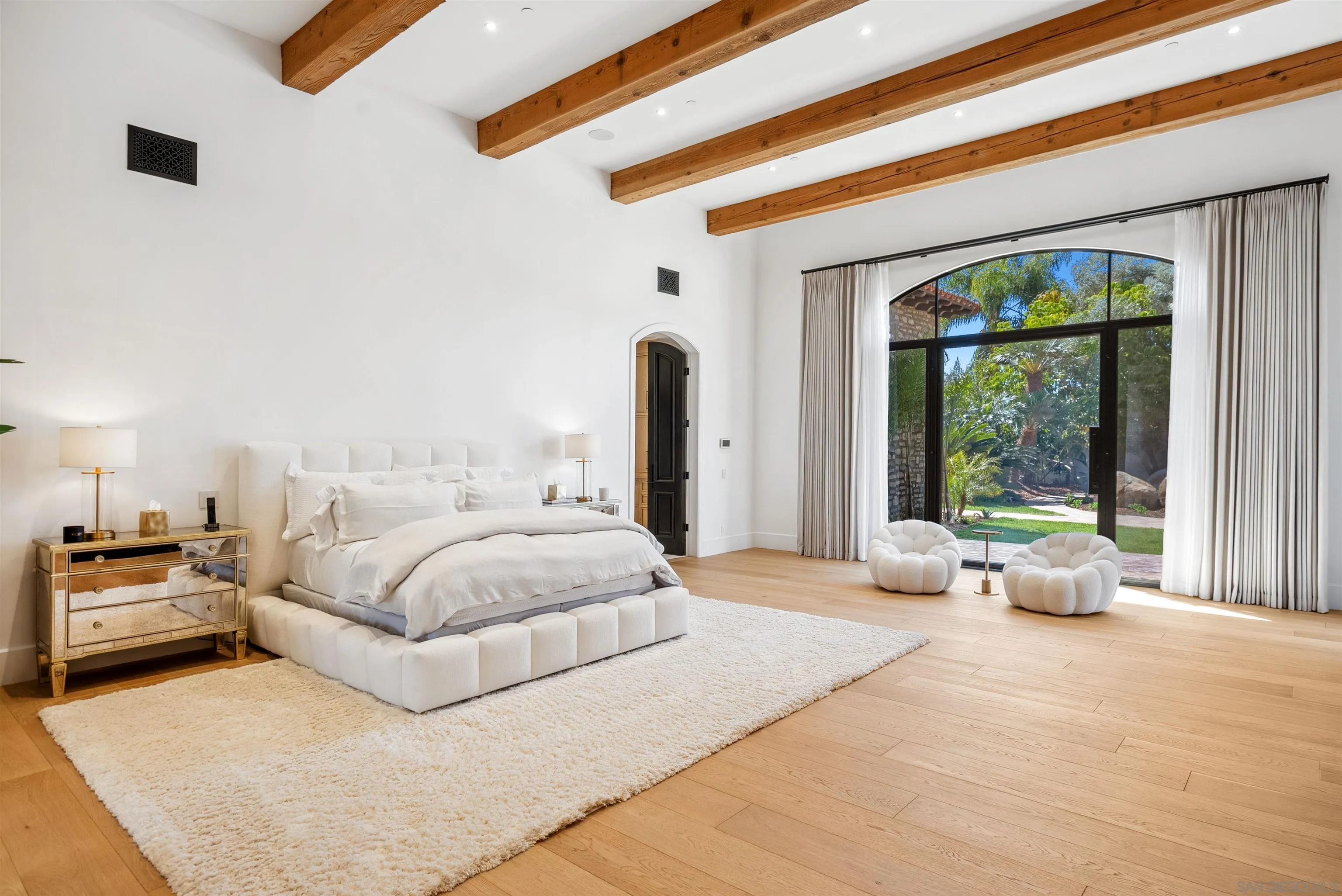 https://cdn.realtyfeed.com/cdn/127/260023387/cd83146c7f94fda267f750619d3a253b.webp