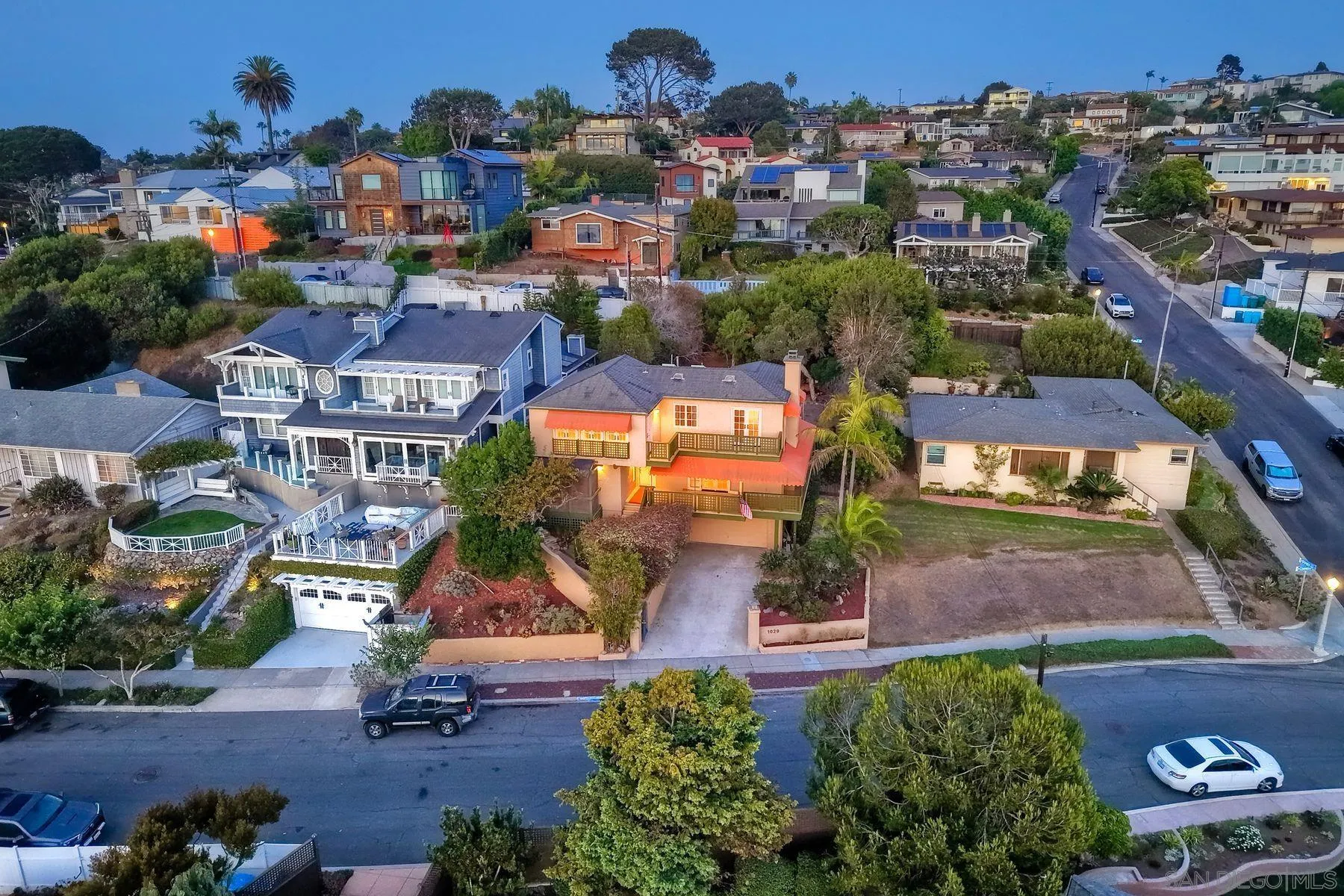 https://cdn.realtyfeed.com/cdn/127/260023390/38725312fb262903491bc71271ba0f15.webp