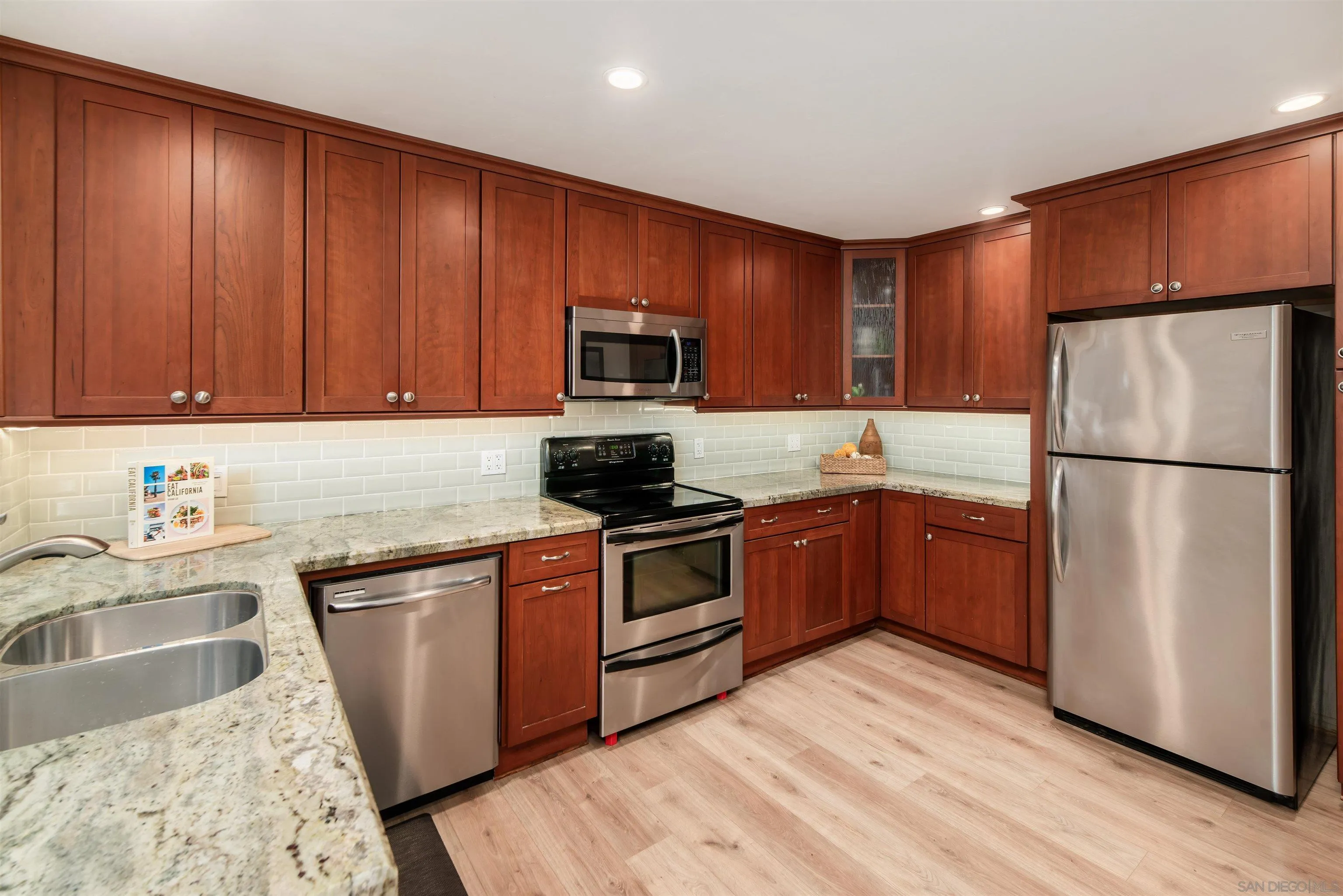 https://cdn.realtyfeed.com/cdn/127/260023394/7a02eb007a55e1c9e1613ac40df9a093.webp