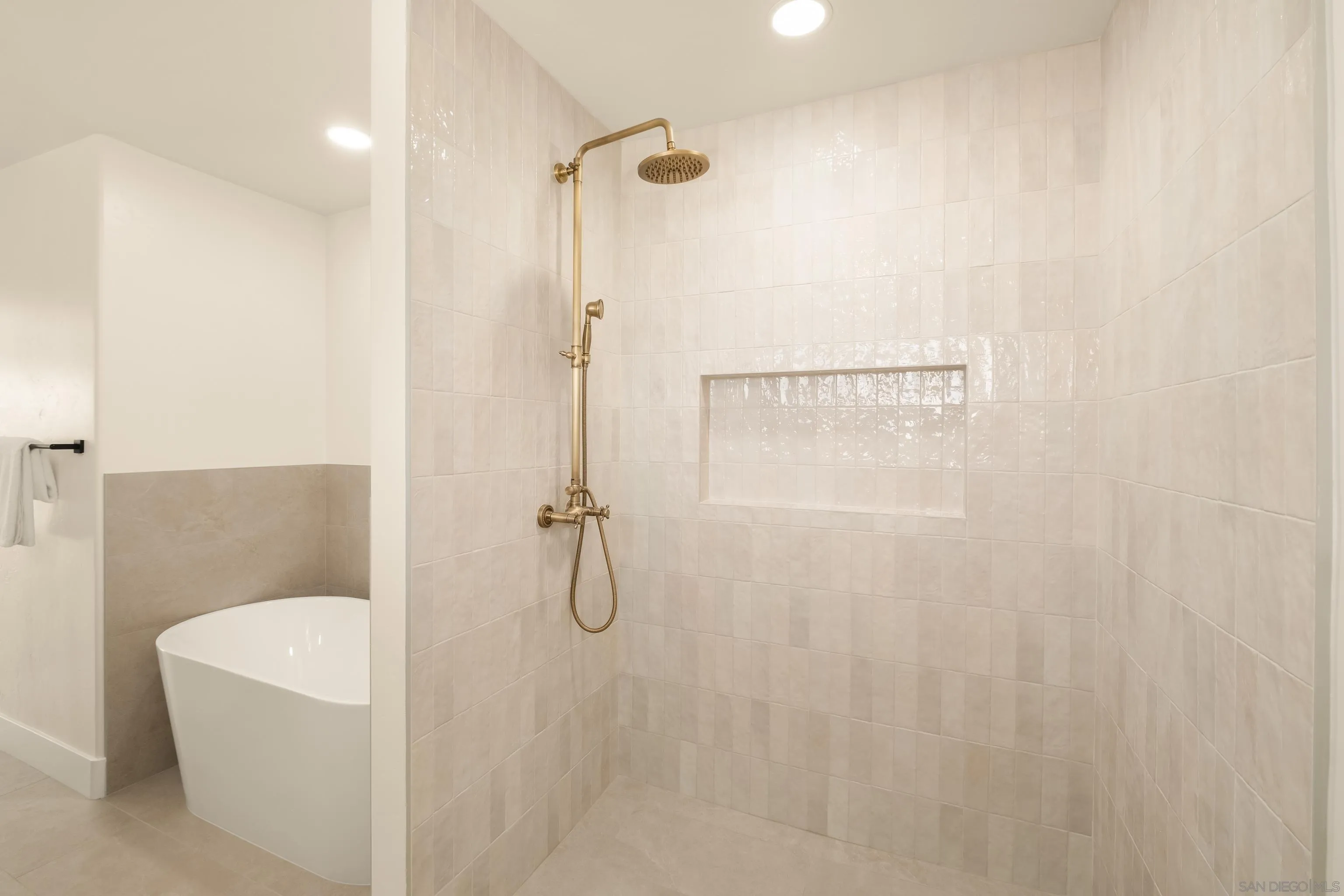 https://cdn.realtyfeed.com/cdn/127/260023395/4eb1a4b6706595f88d3b19a8bb414feb.webp