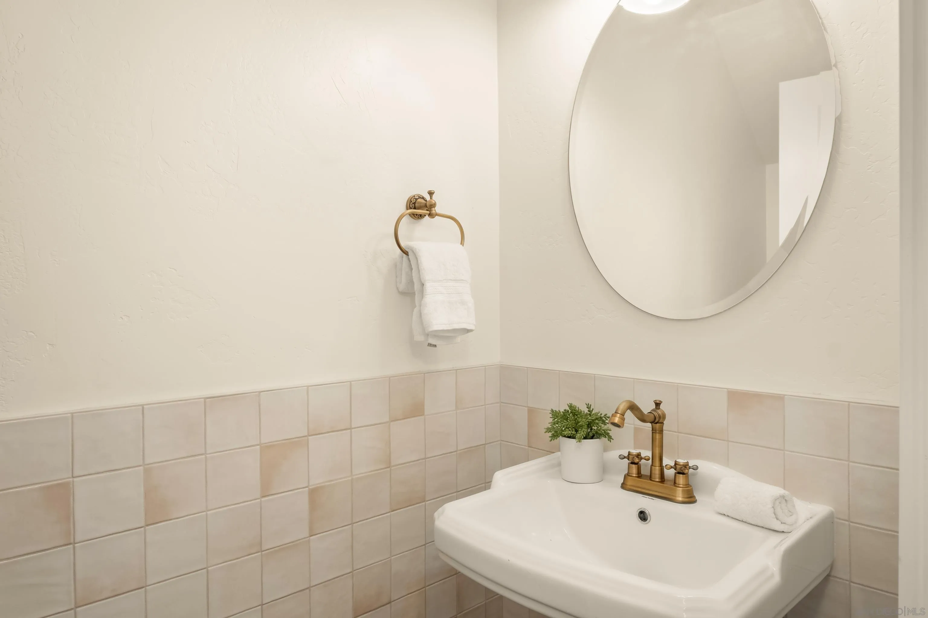 https://cdn.realtyfeed.com/cdn/127/260023395/58e875c18f2e6bd9bc74c8767d823ad5.webp