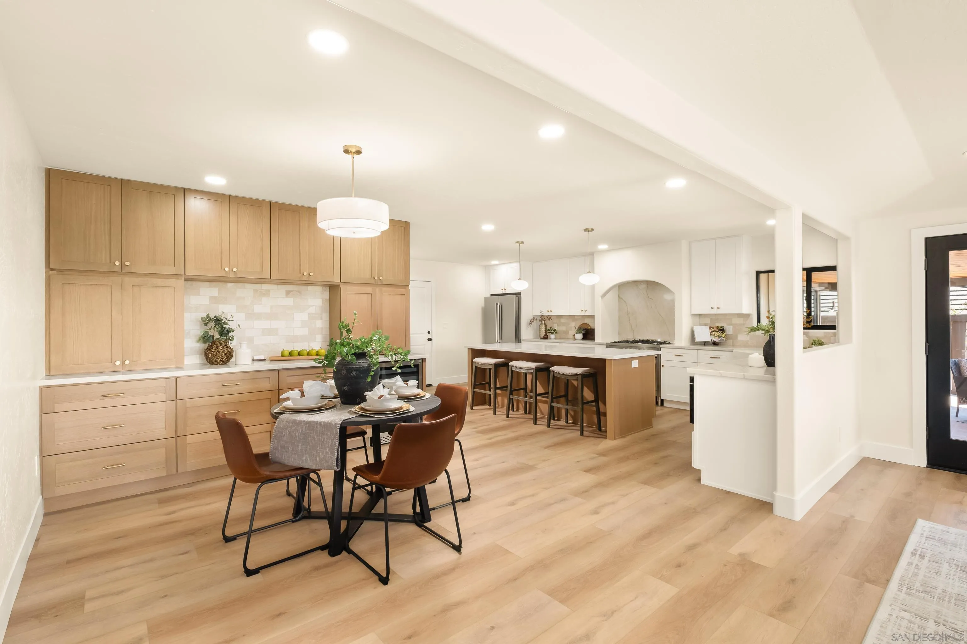 https://cdn.realtyfeed.com/cdn/127/260023395/79b4c4f78da9df8aca80ae7fc1b49166.webp