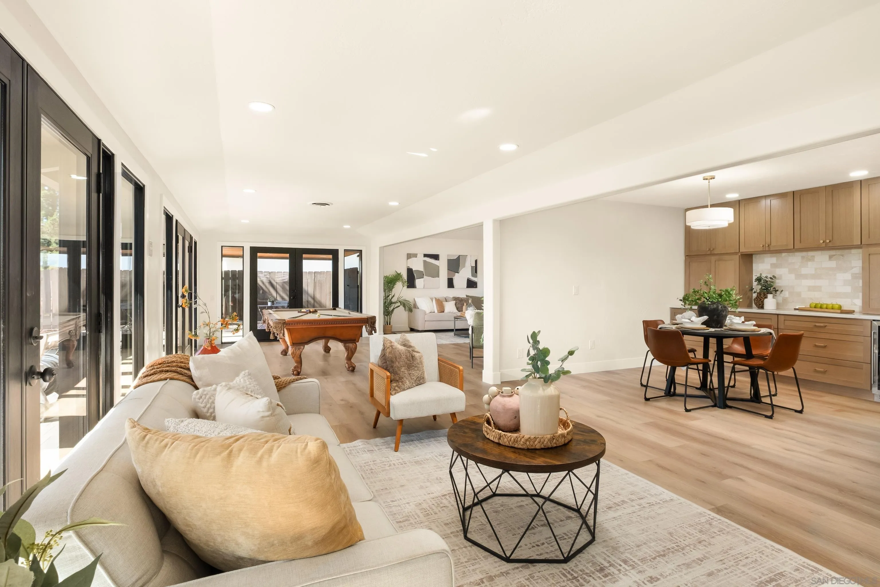 https://cdn.realtyfeed.com/cdn/127/260023395/e722451e6fcbd004505fc121849accf9.webp