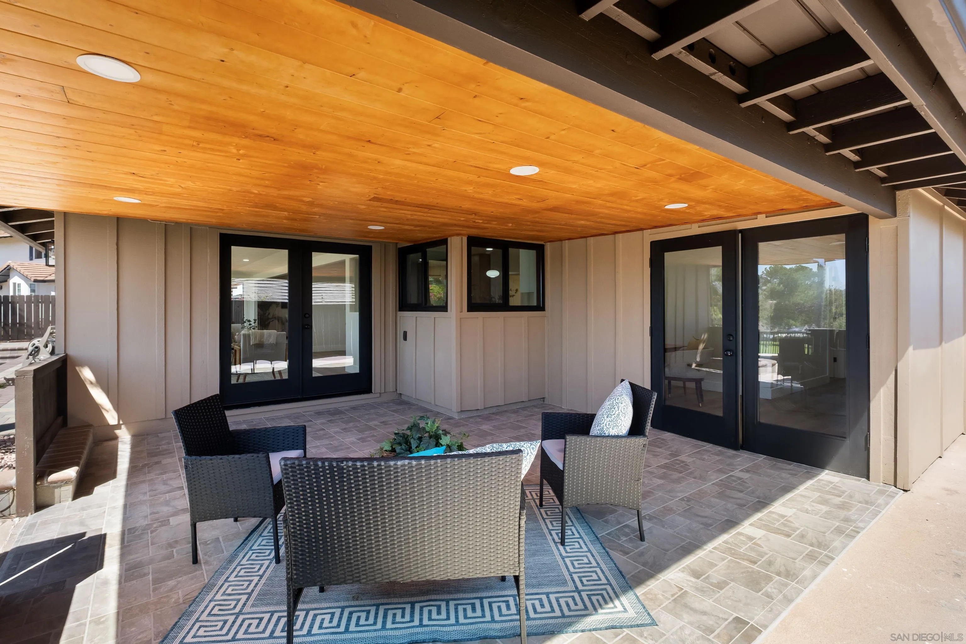 https://cdn.realtyfeed.com/cdn/127/260023395/f356a8ca56c98303319662014ac379cf.webp
