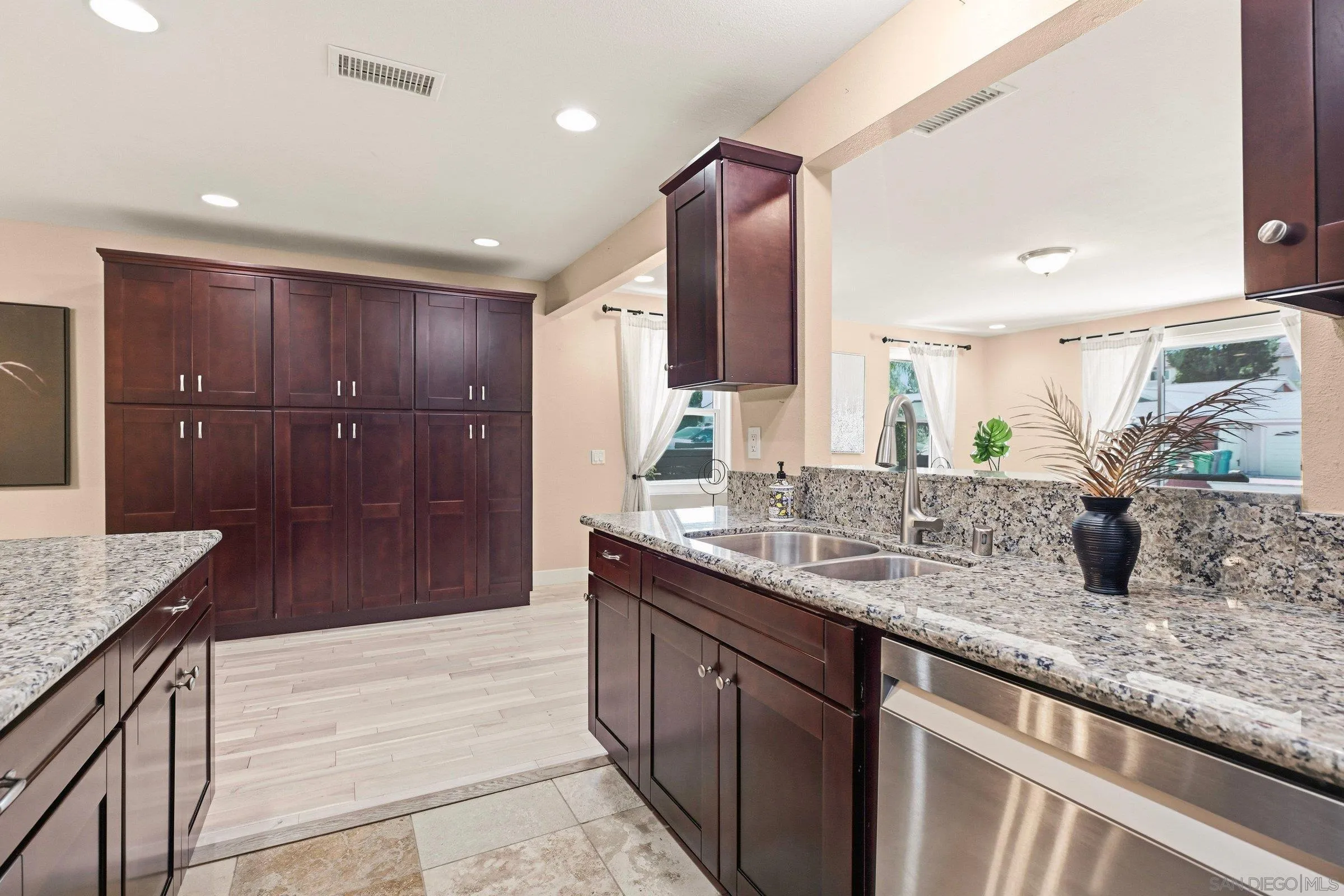 https://cdn.realtyfeed.com/cdn/127/260023396/79789a65f2e85e2fd8373ae66c058b18.webp