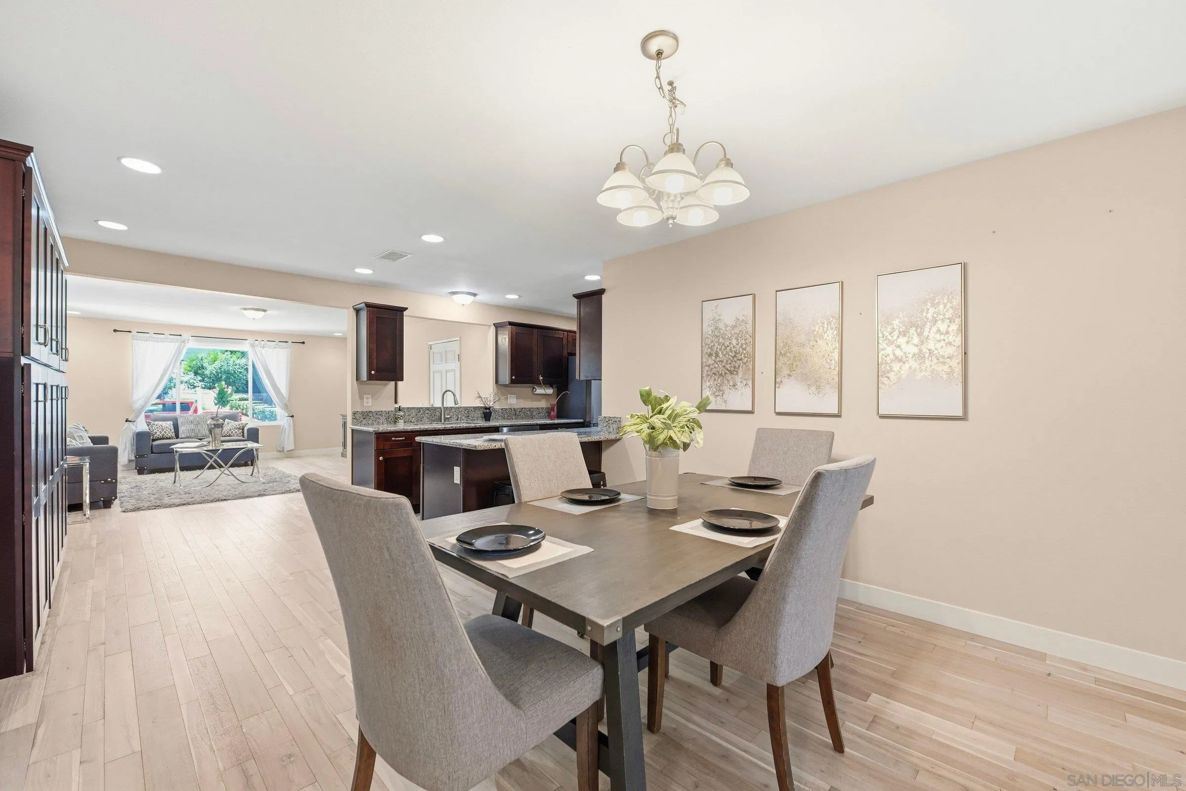 https://cdn.realtyfeed.com/cdn/127/260023396/9313a8ba87d1f733c83b43ff338f2e42.webp