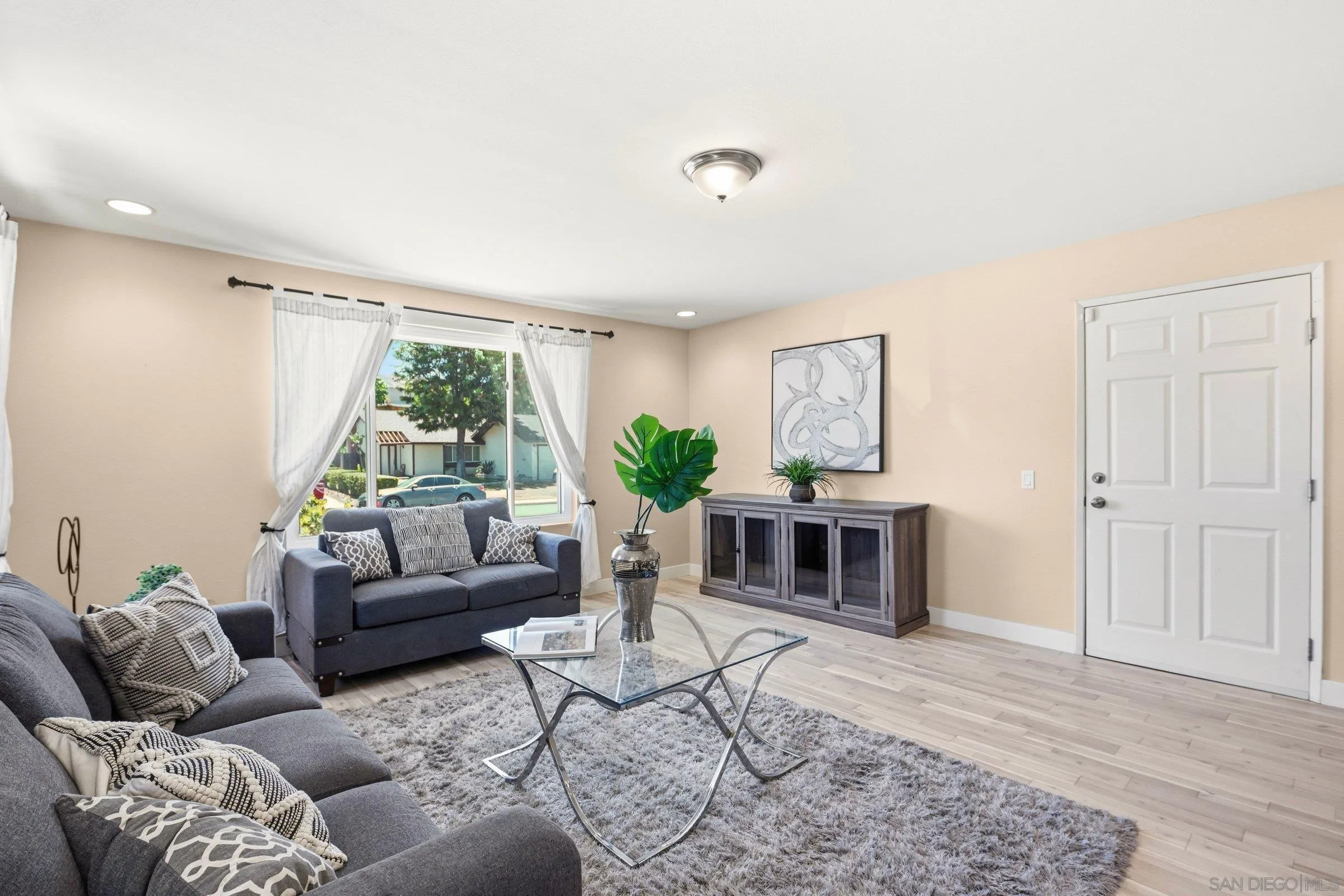 https://cdn.realtyfeed.com/cdn/127/260023396/cbd40b95061501f25a767801221f0d84.webp