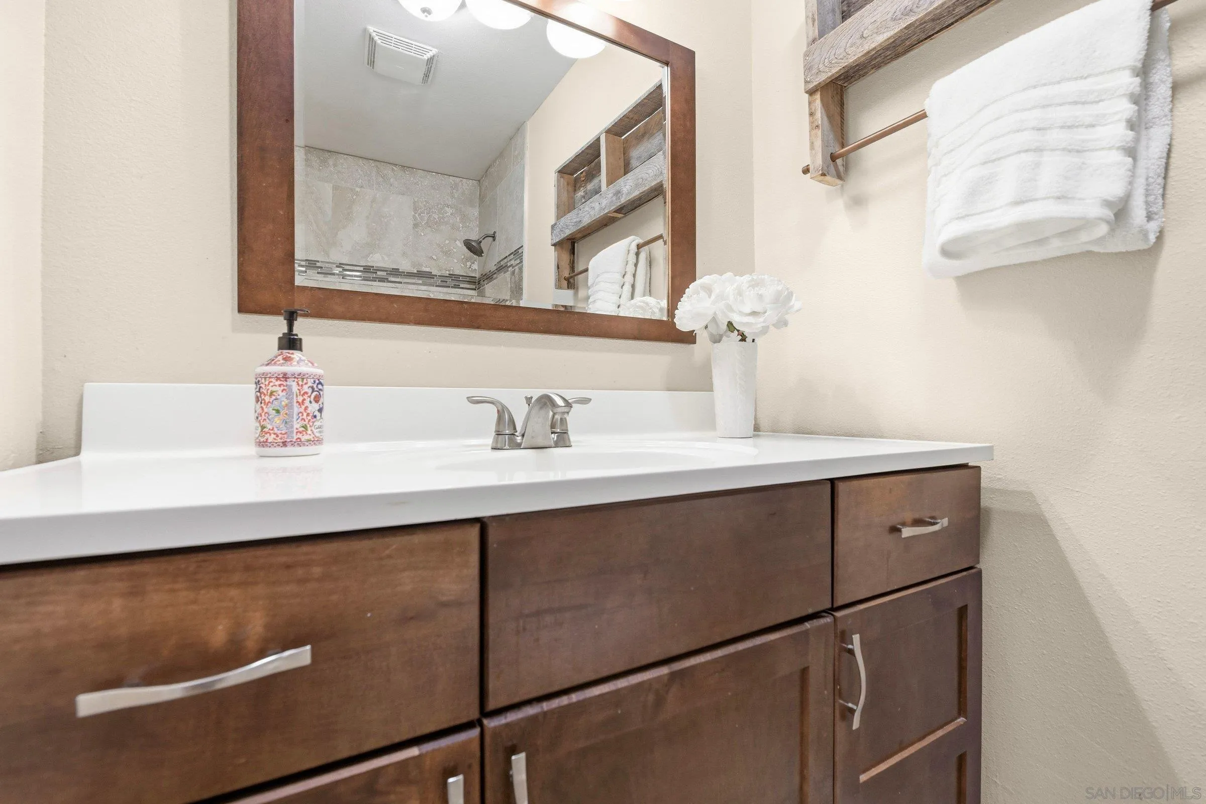 https://cdn.realtyfeed.com/cdn/127/260023396/e064dd59290ba5cae8aefcb617dd4c8c.webp