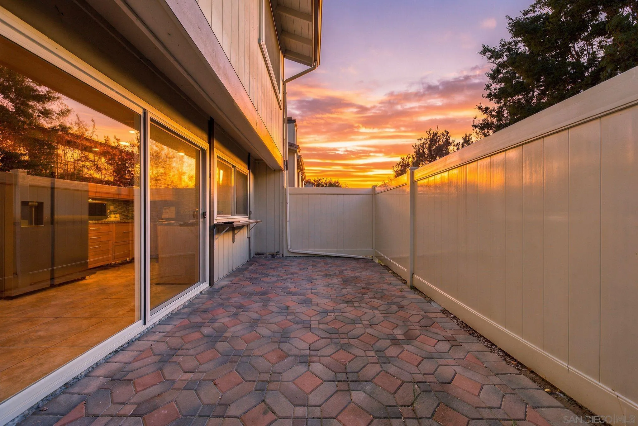 https://cdn.realtyfeed.com/cdn/127/260023397/e15fbaed5f8f69ad4de5d8fe07d522a8.webp