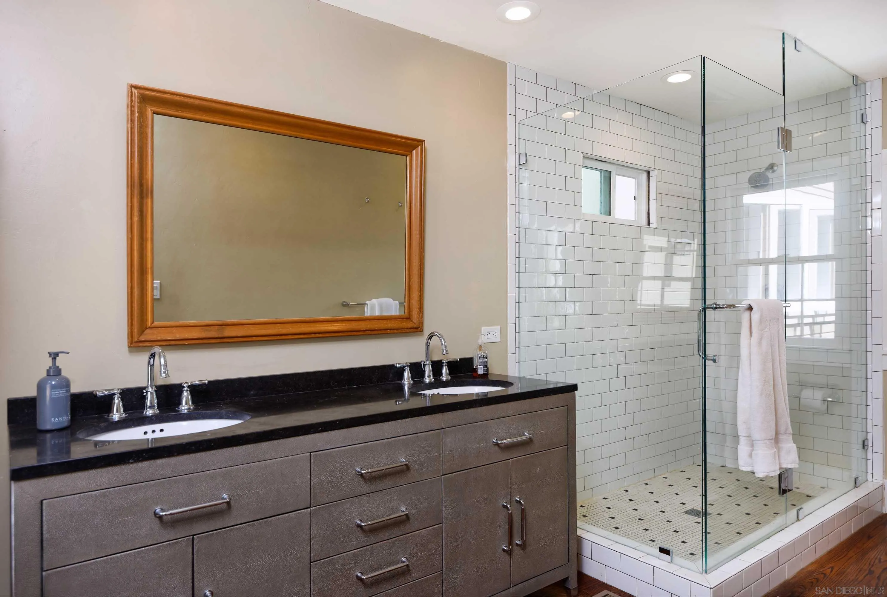 https://cdn.realtyfeed.com/cdn/127/260023400/76335352a892d270009ae6d1abae0979.webp