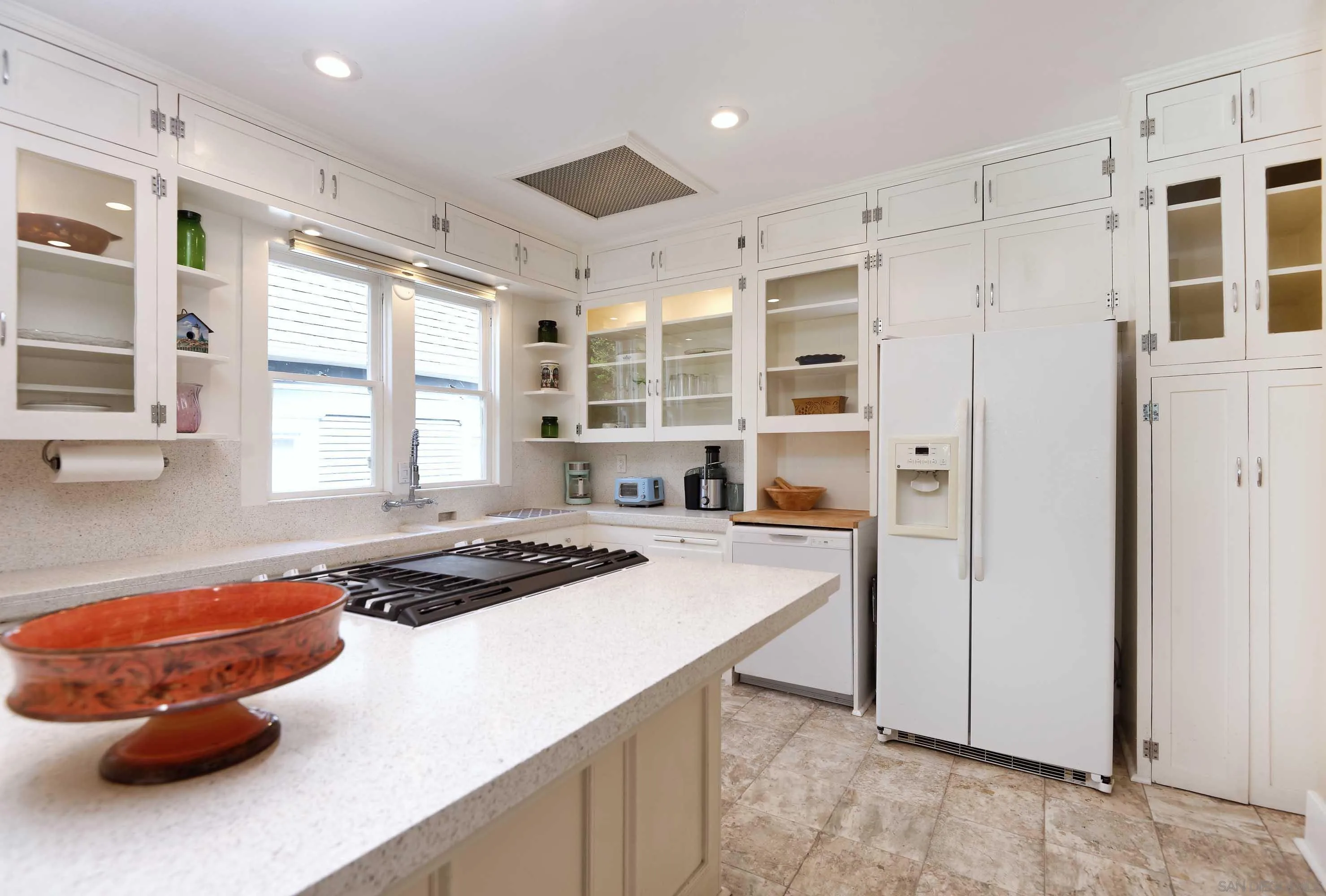 https://cdn.realtyfeed.com/cdn/127/260023400/940c4d546e5ebb36ee7619f0f5fe7320.webp