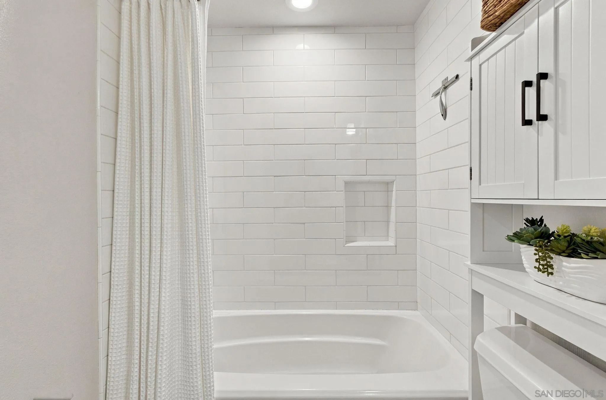 https://cdn.realtyfeed.com/cdn/127/260023403/478cbabbdee5e4515366b1f8f7305b96.webp