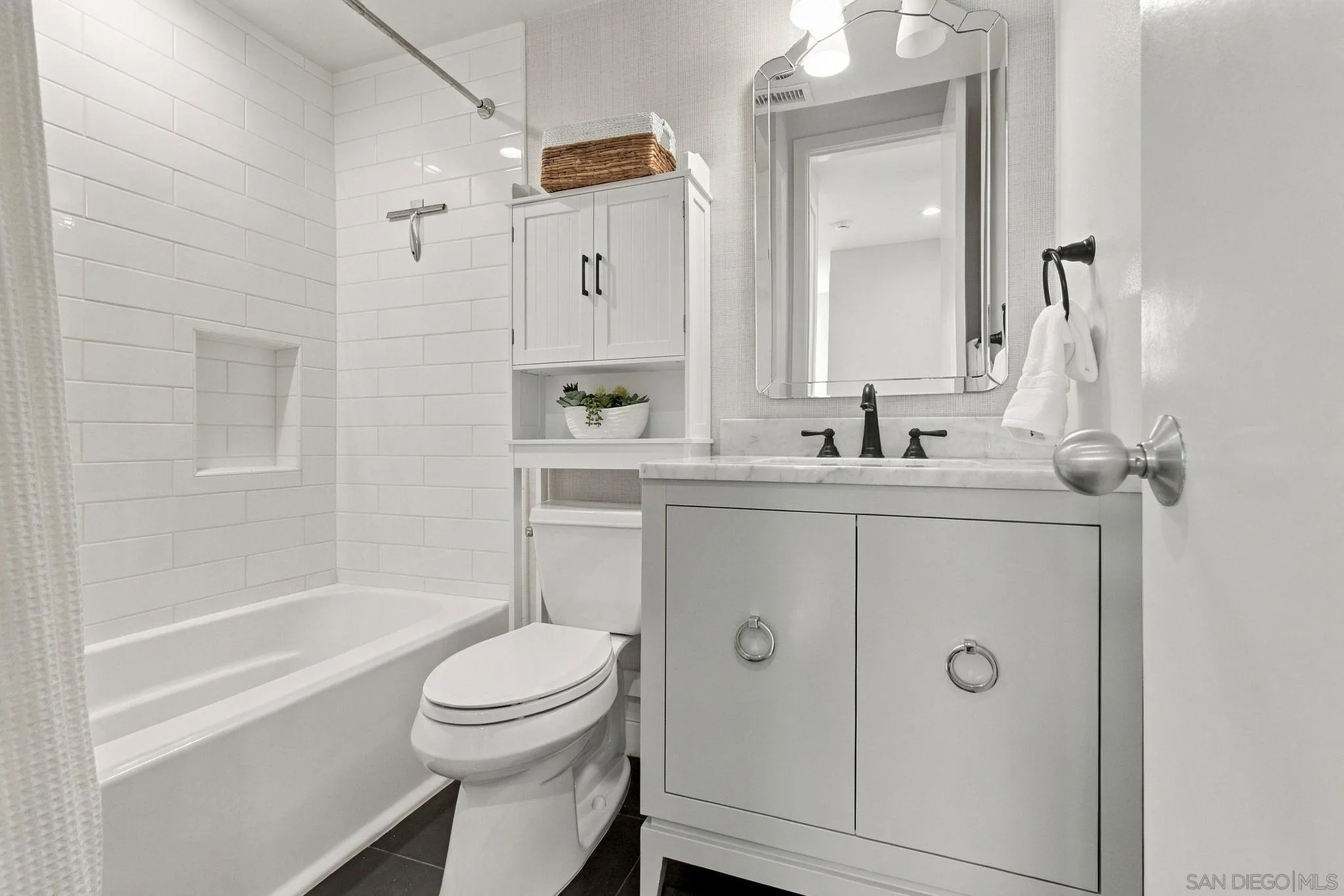 https://cdn.realtyfeed.com/cdn/127/260023403/77750f58b92e017a94e1a7776efe3644.webp