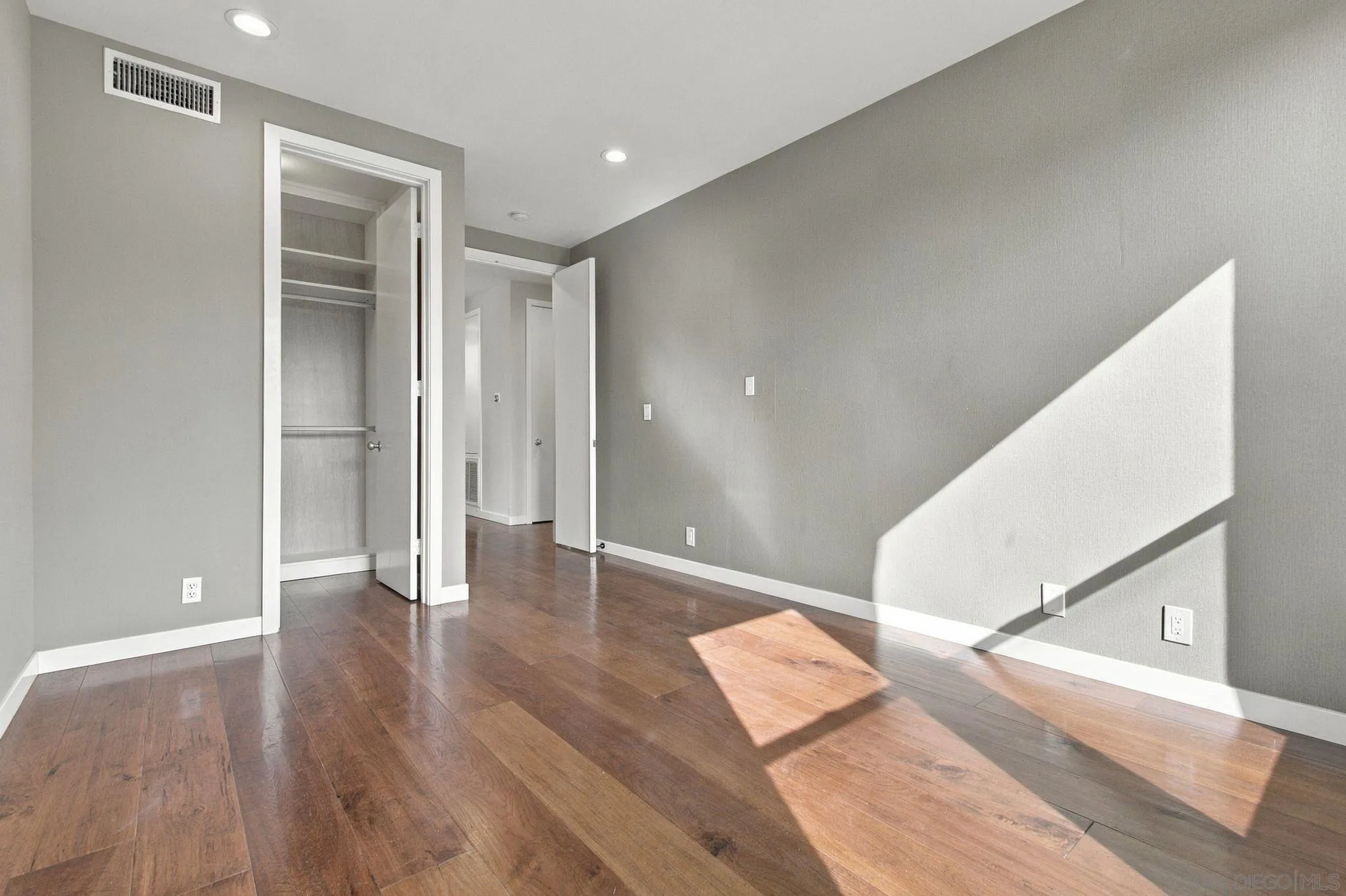 https://cdn.realtyfeed.com/cdn/127/260023403/b93012f706bba803d72a71c5efcfe134.webp