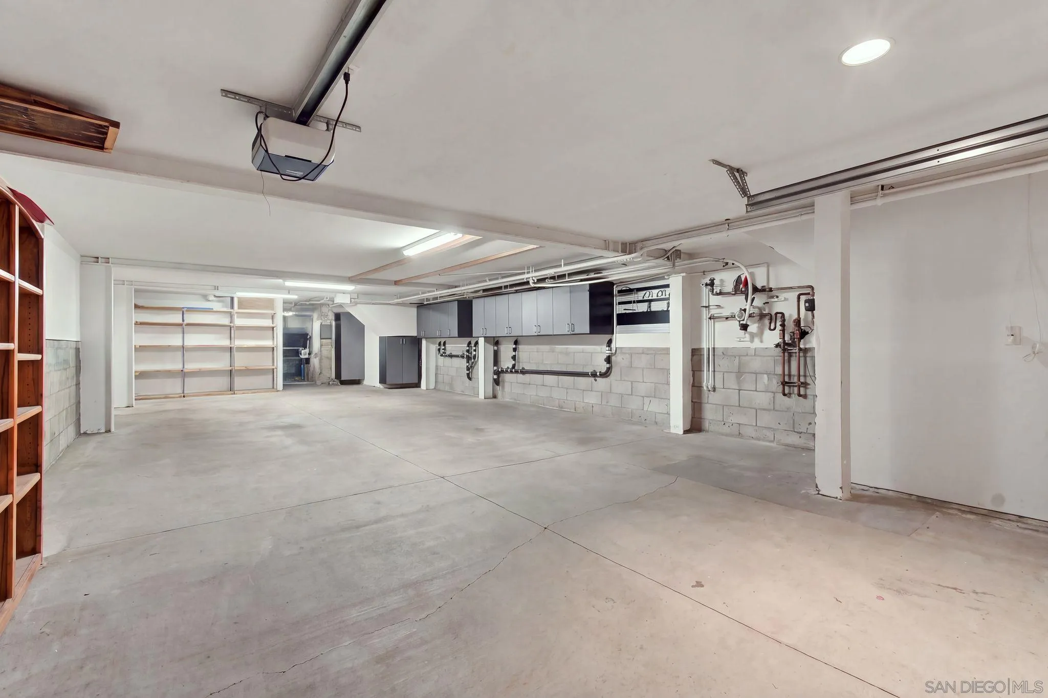 https://cdn.realtyfeed.com/cdn/127/260023403/fc579e335406317939e2244dda447bce.webp