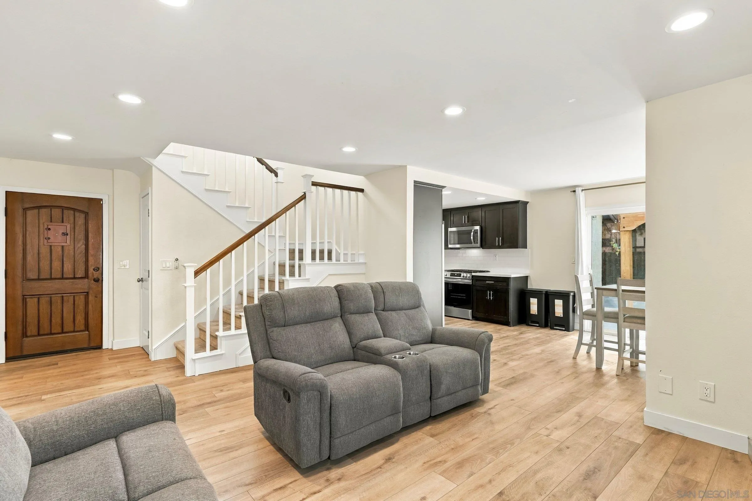 https://cdn.realtyfeed.com/cdn/127/260023405/26dc84caa0644ff9ca13c306d262414a.webp