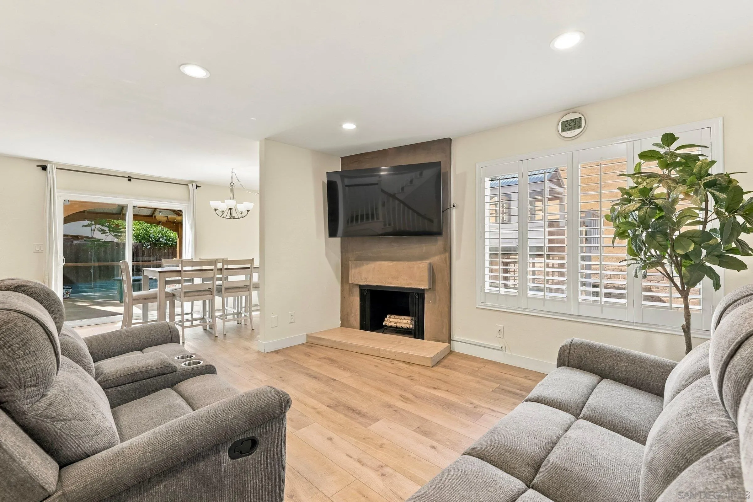 https://cdn.realtyfeed.com/cdn/127/260023405/8adeae8fd33d82b28b2f175946ba1530.webp