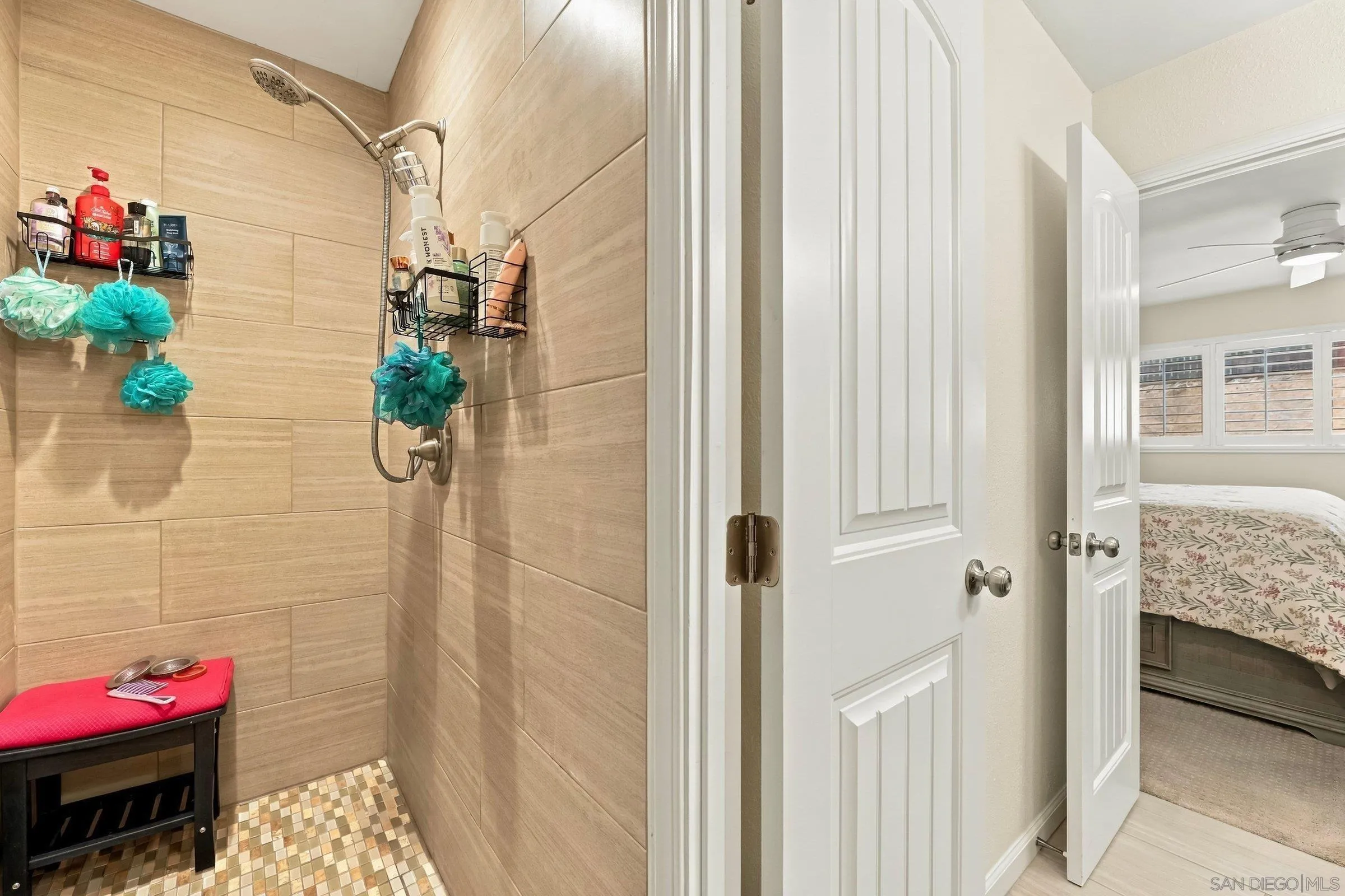 https://cdn.realtyfeed.com/cdn/127/260023405/acbbd2c856f0a3d202f5a5b9faabf02c.webp