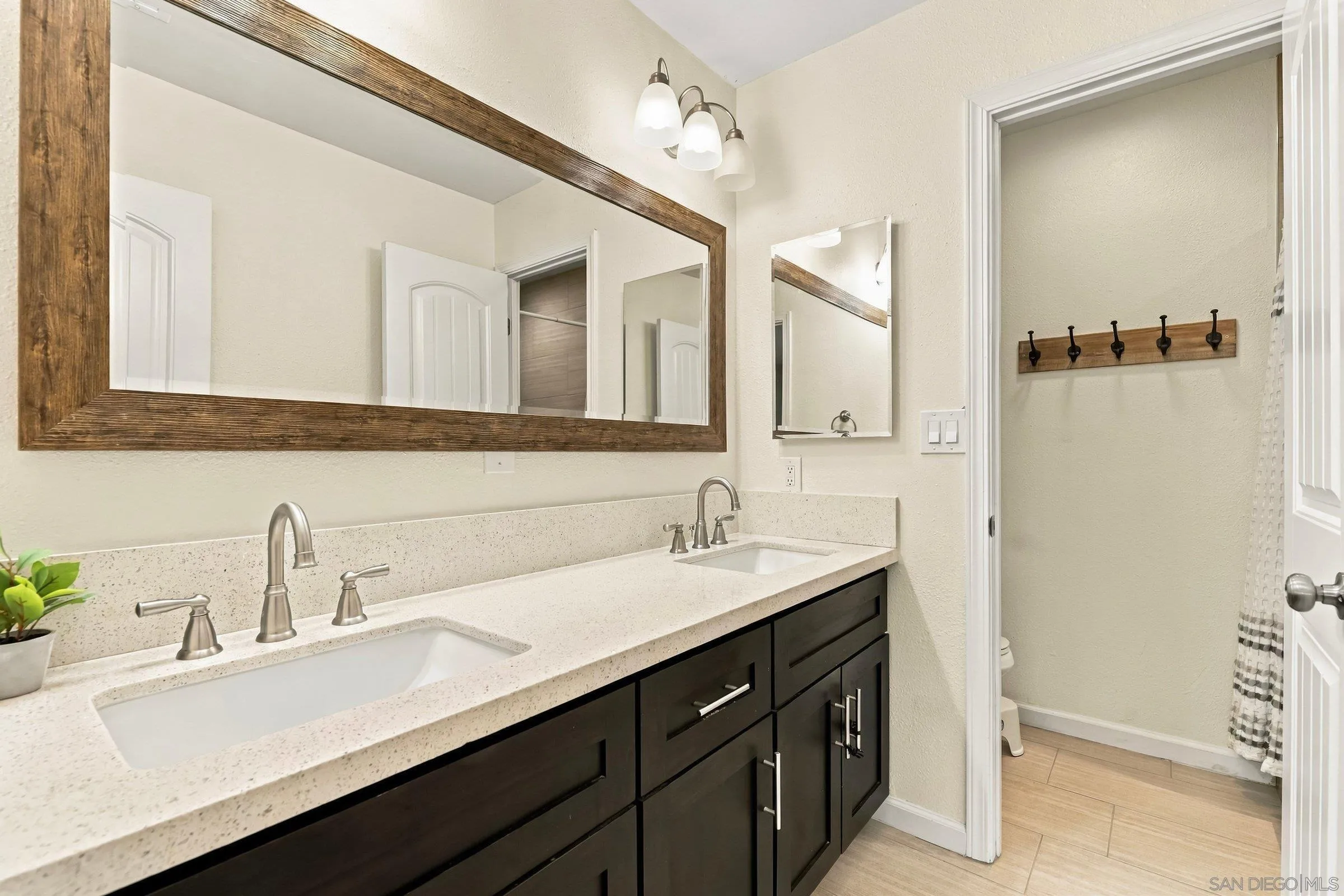 https://cdn.realtyfeed.com/cdn/127/260023405/c6f797edddd8ca0b7cef3853d50f6c45.webp