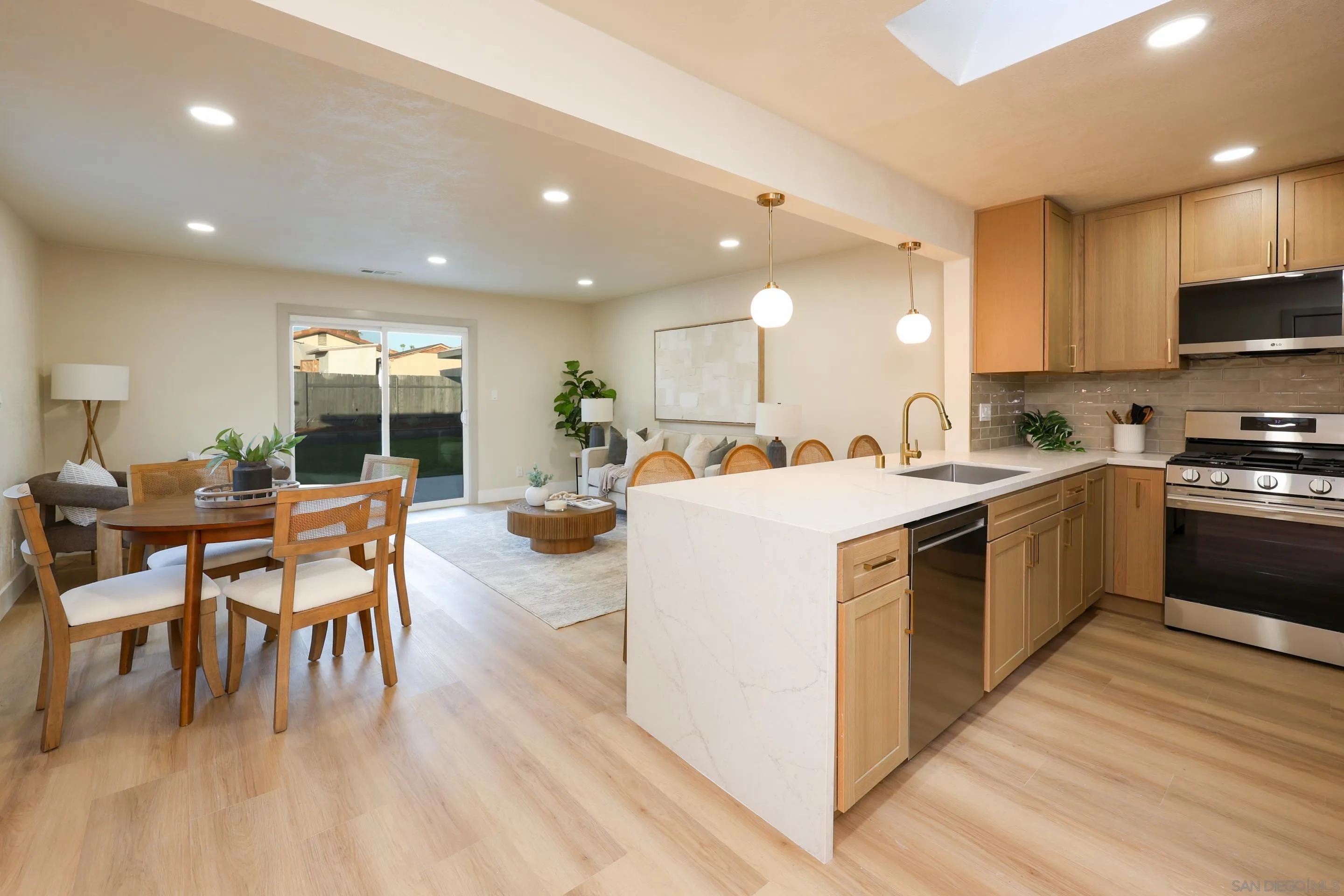 https://cdn.realtyfeed.com/cdn/127/260023406/72da24cee88788ff36f93e8d5f292aec.webp