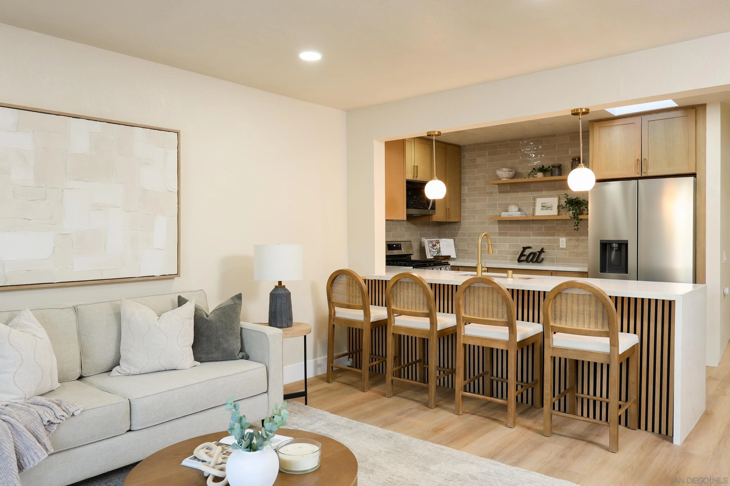 https://cdn.realtyfeed.com/cdn/127/260023406/962020316b476514c674bf71626b36ae.webp