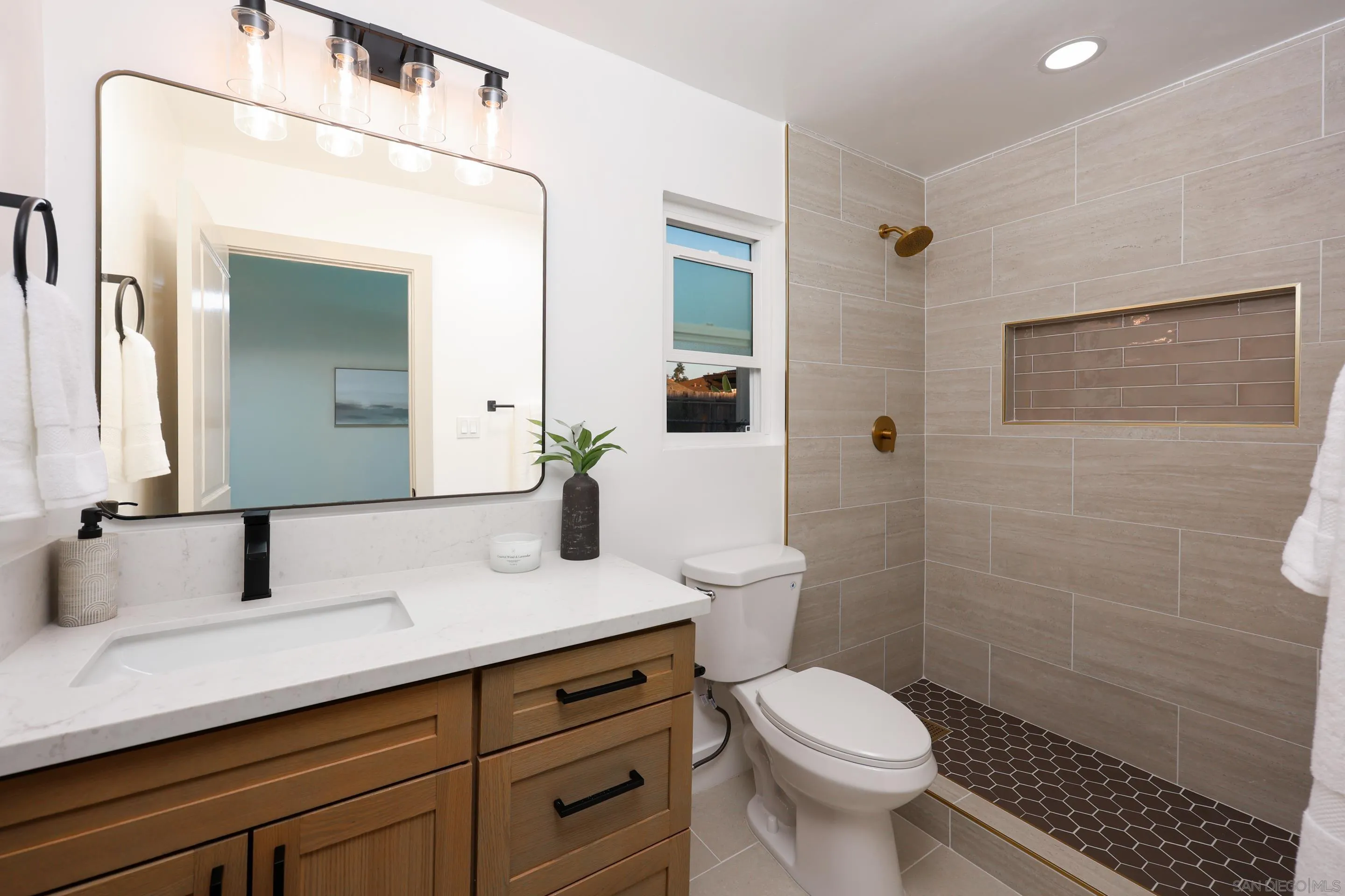 https://cdn.realtyfeed.com/cdn/127/260023406/c3f720c0cdba1f70fc530b1e34b6af95.webp