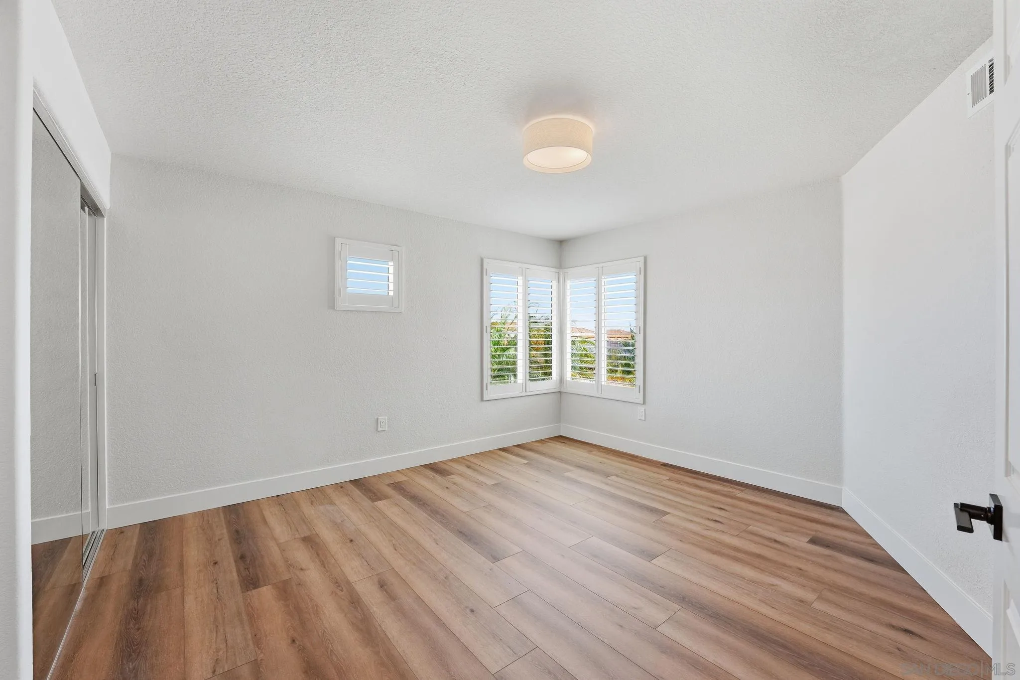 https://cdn.realtyfeed.com/cdn/127/260023408/06c4e96f3588bfd074bccbbbebedff95.webp