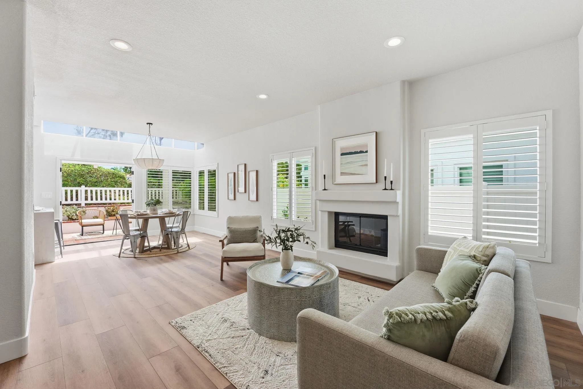 https://cdn.realtyfeed.com/cdn/127/260023408/2ecff312d5dc615f40457dd442e5f75e.webp