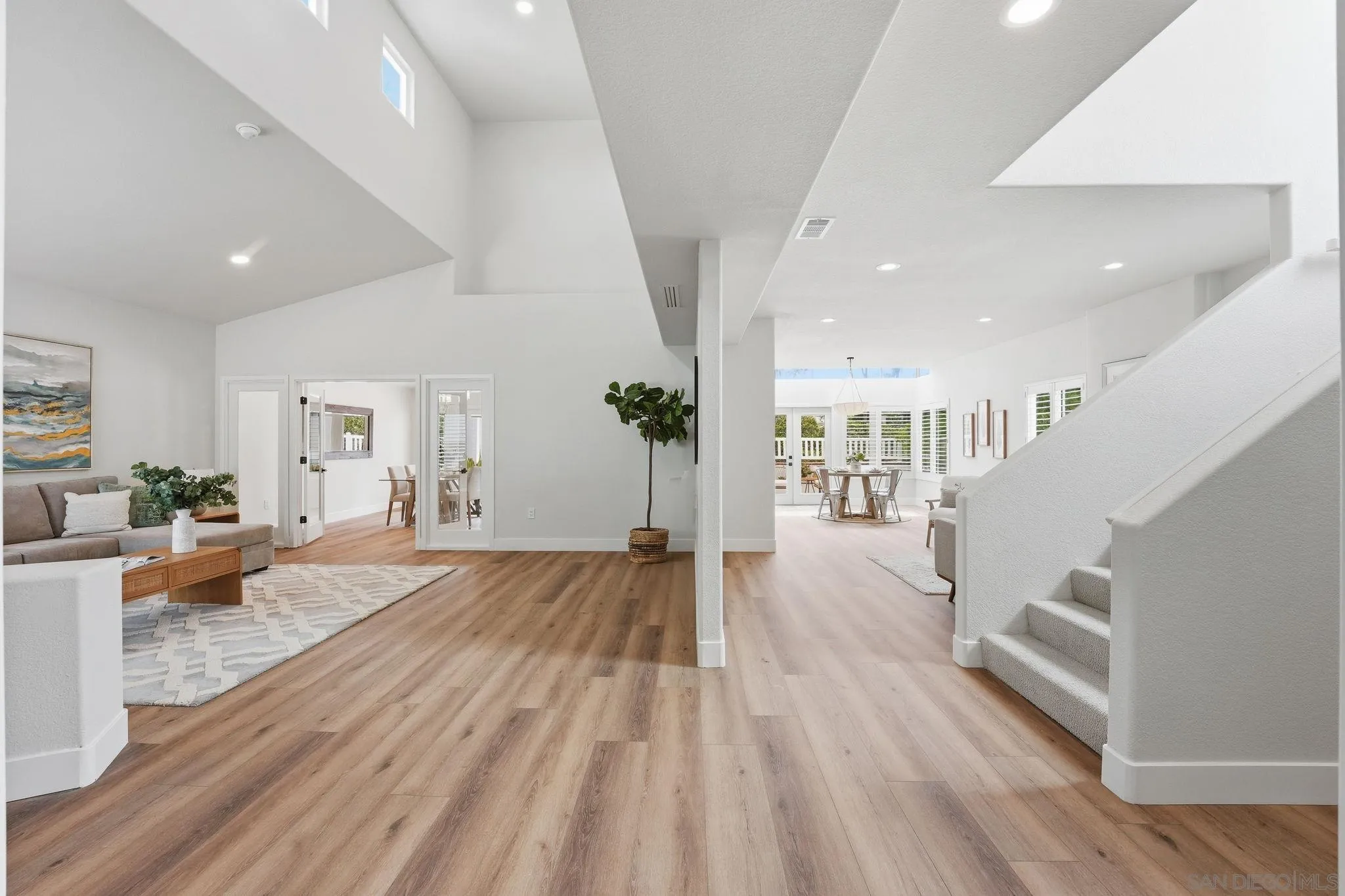 https://cdn.realtyfeed.com/cdn/127/260023408/4b15cb285072ea0a920d7660aab66f82.webp
