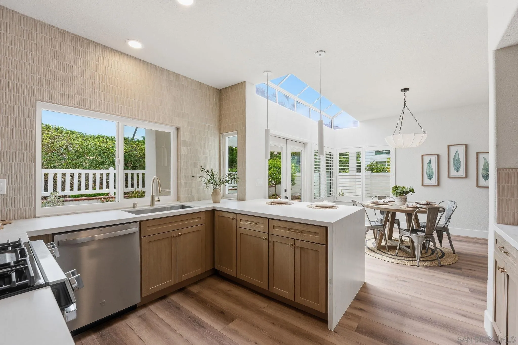 https://cdn.realtyfeed.com/cdn/127/260023408/8da7450803b4e6d2836001e2d580113c.webp